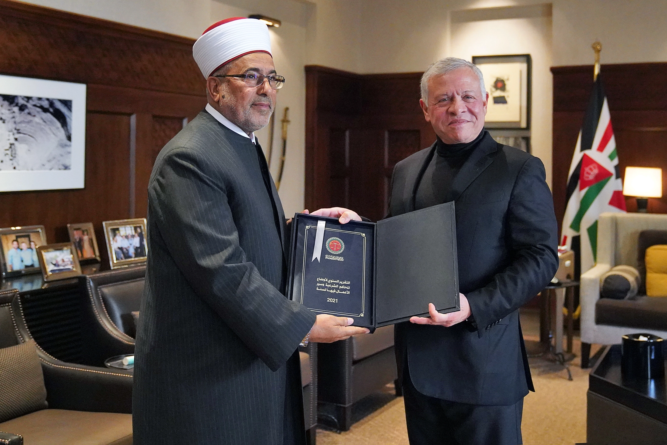 King receives Sharia Courts 2021 report