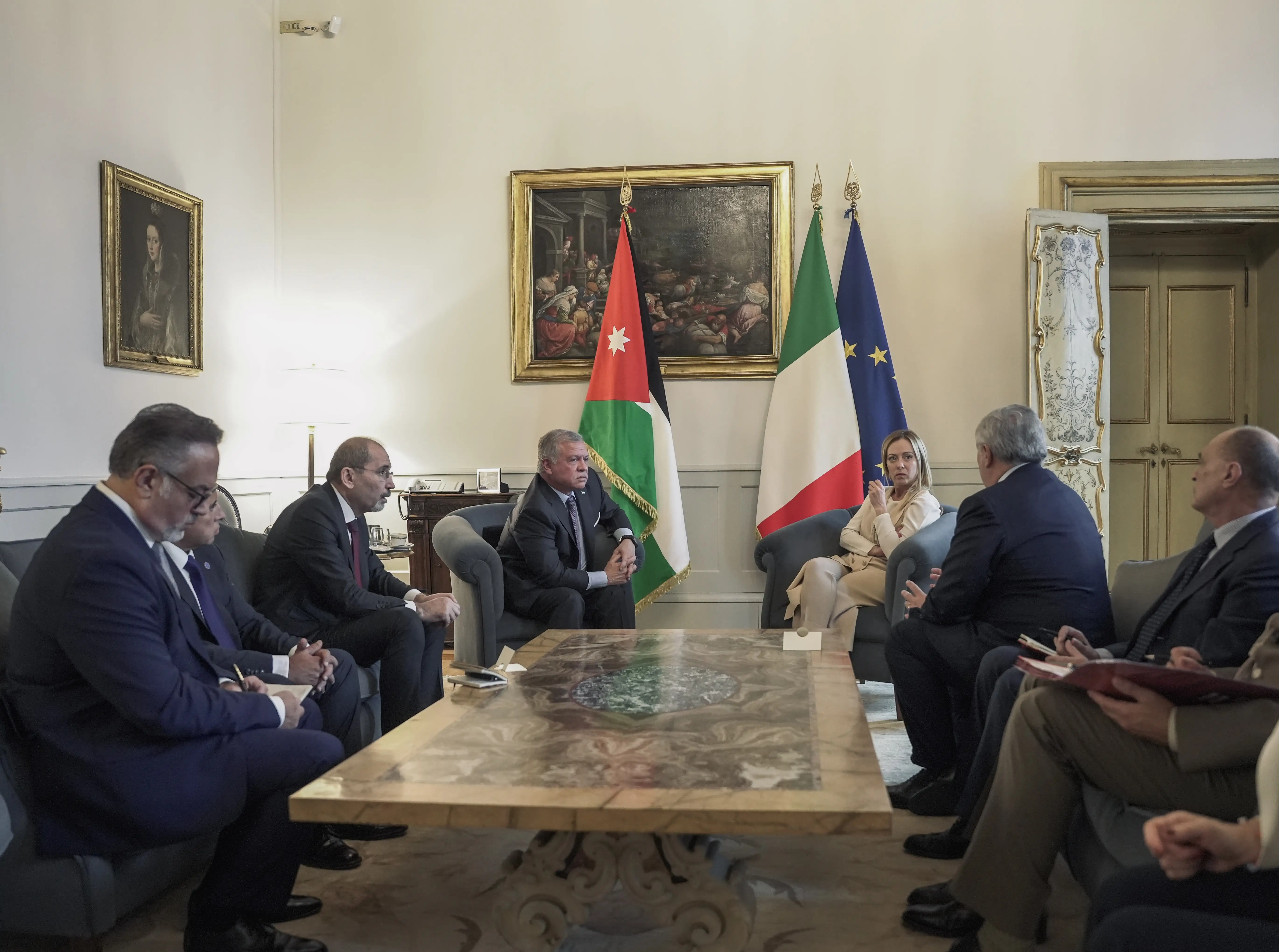 King meets Italy PM, calls for urgent provision of aid to Gaza