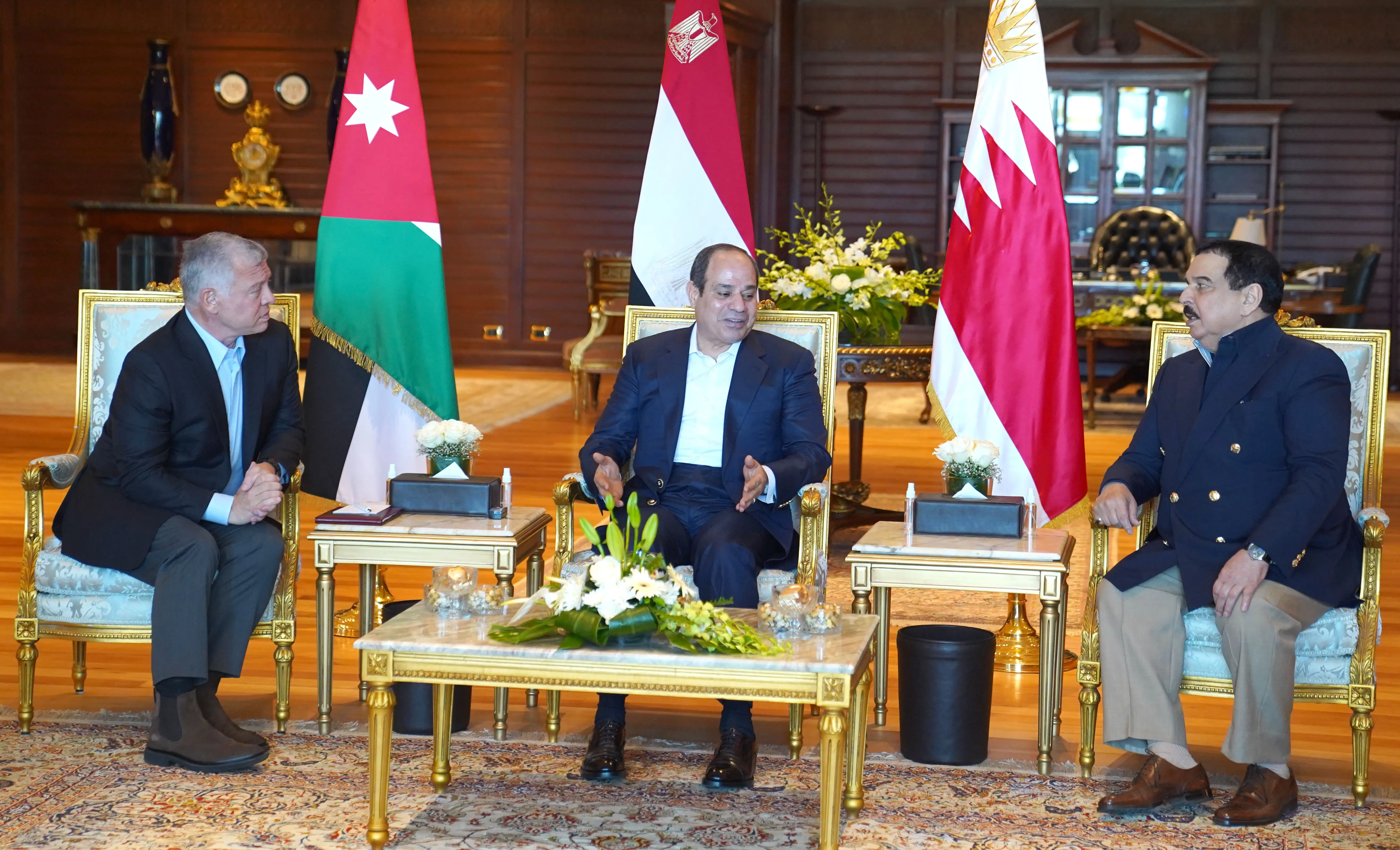 King, in Sharm El Sheikh, holds trilateral meeting with Egypt president, Bahrain monarch