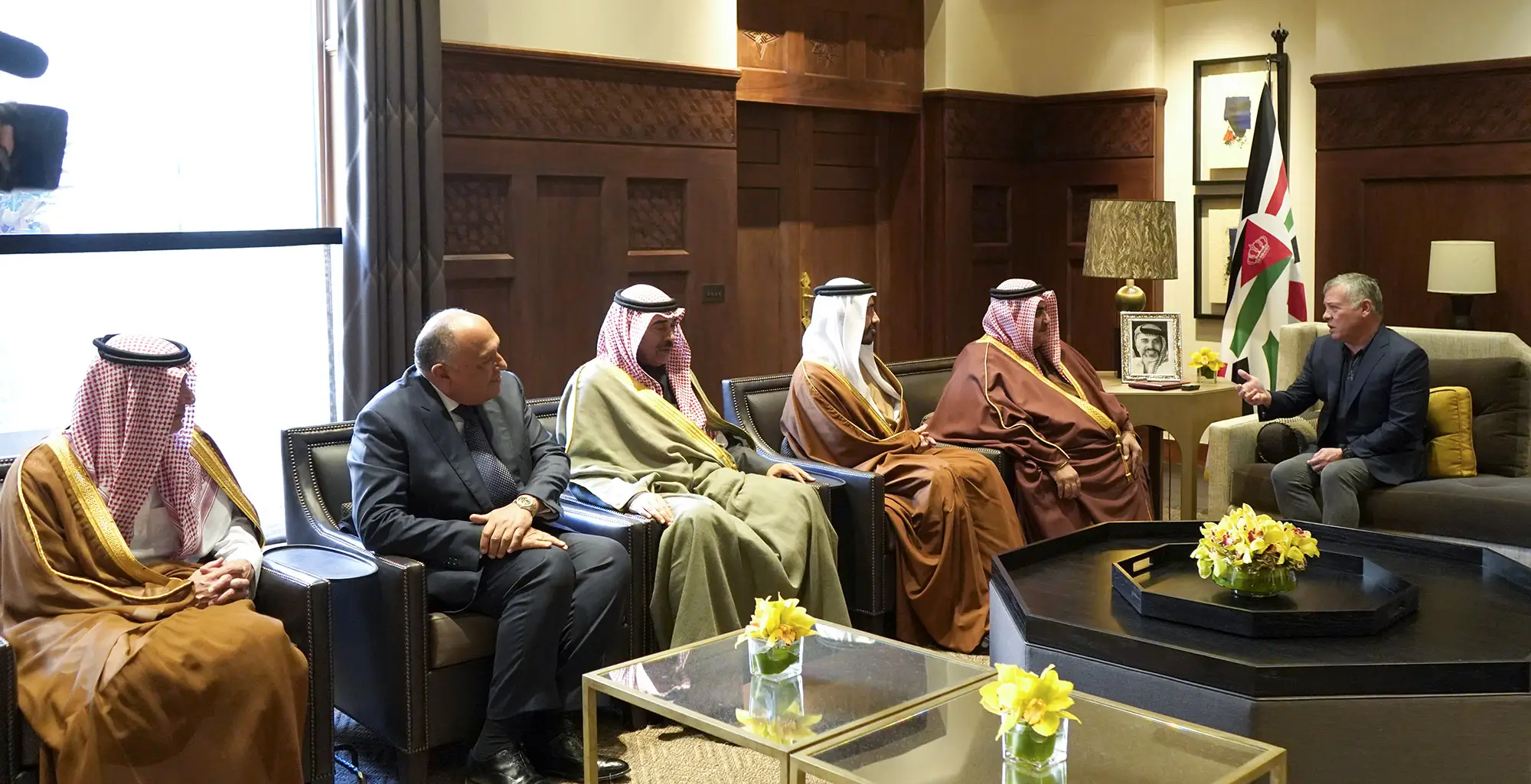 King receives FMs of Kuwait, UAE, Bahrain, Egypt, and Saudi Arabia, urges coordination of Arab positions on regional issues