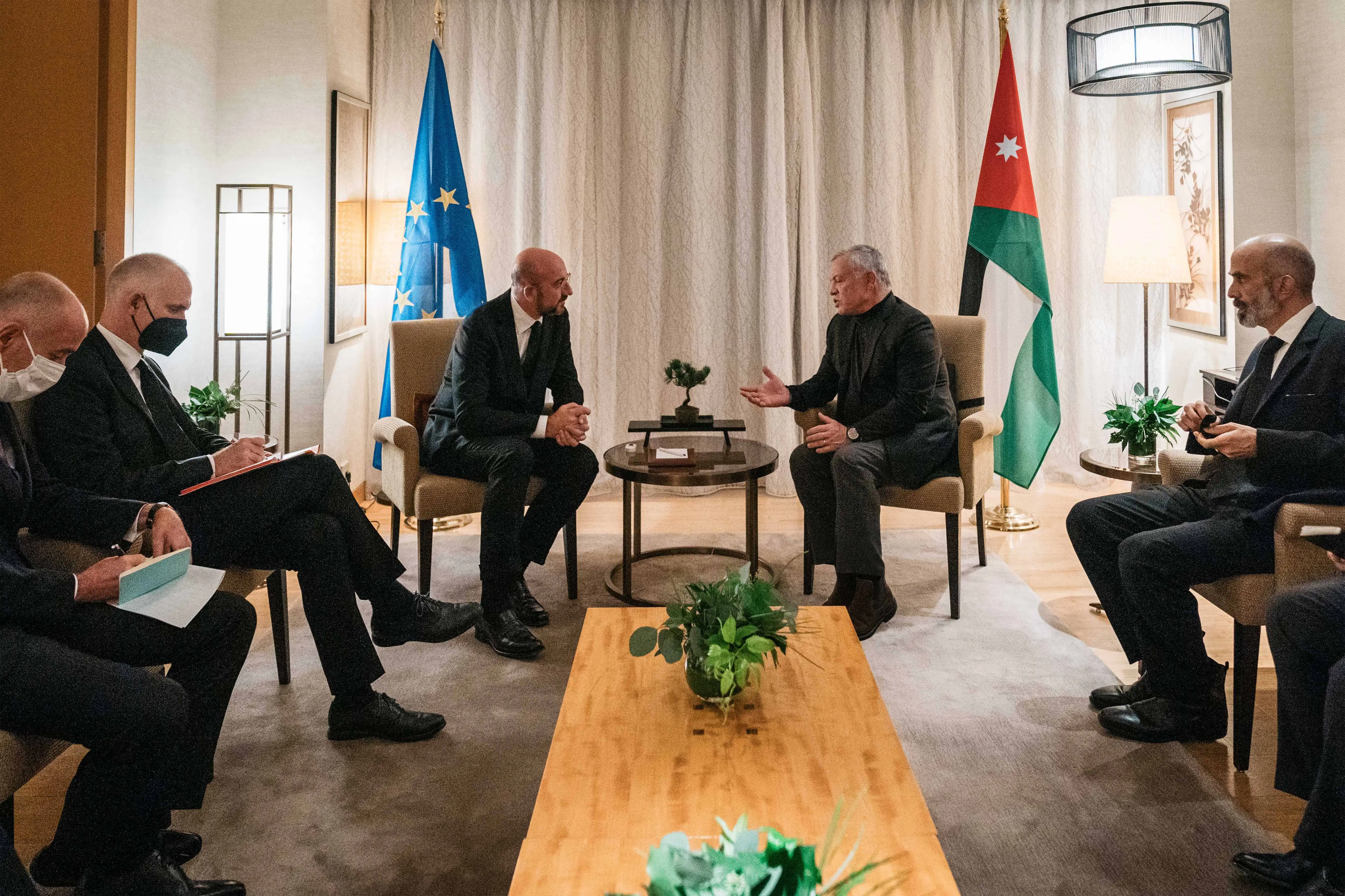 King meets European Council president in Tokyo