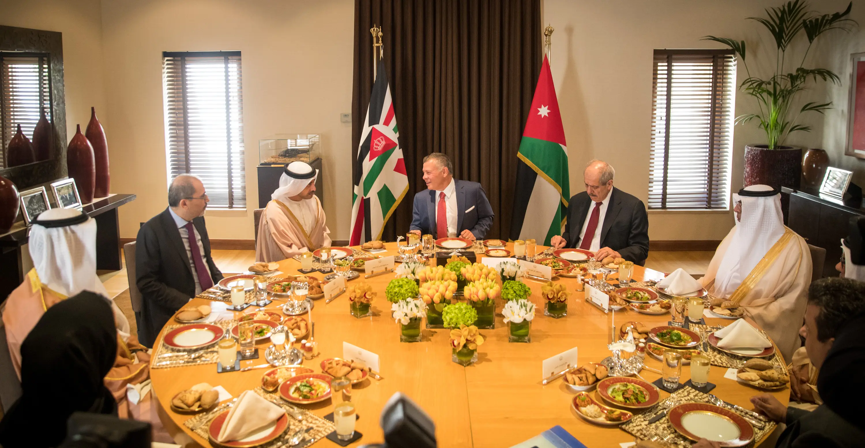 King receives UAE FM