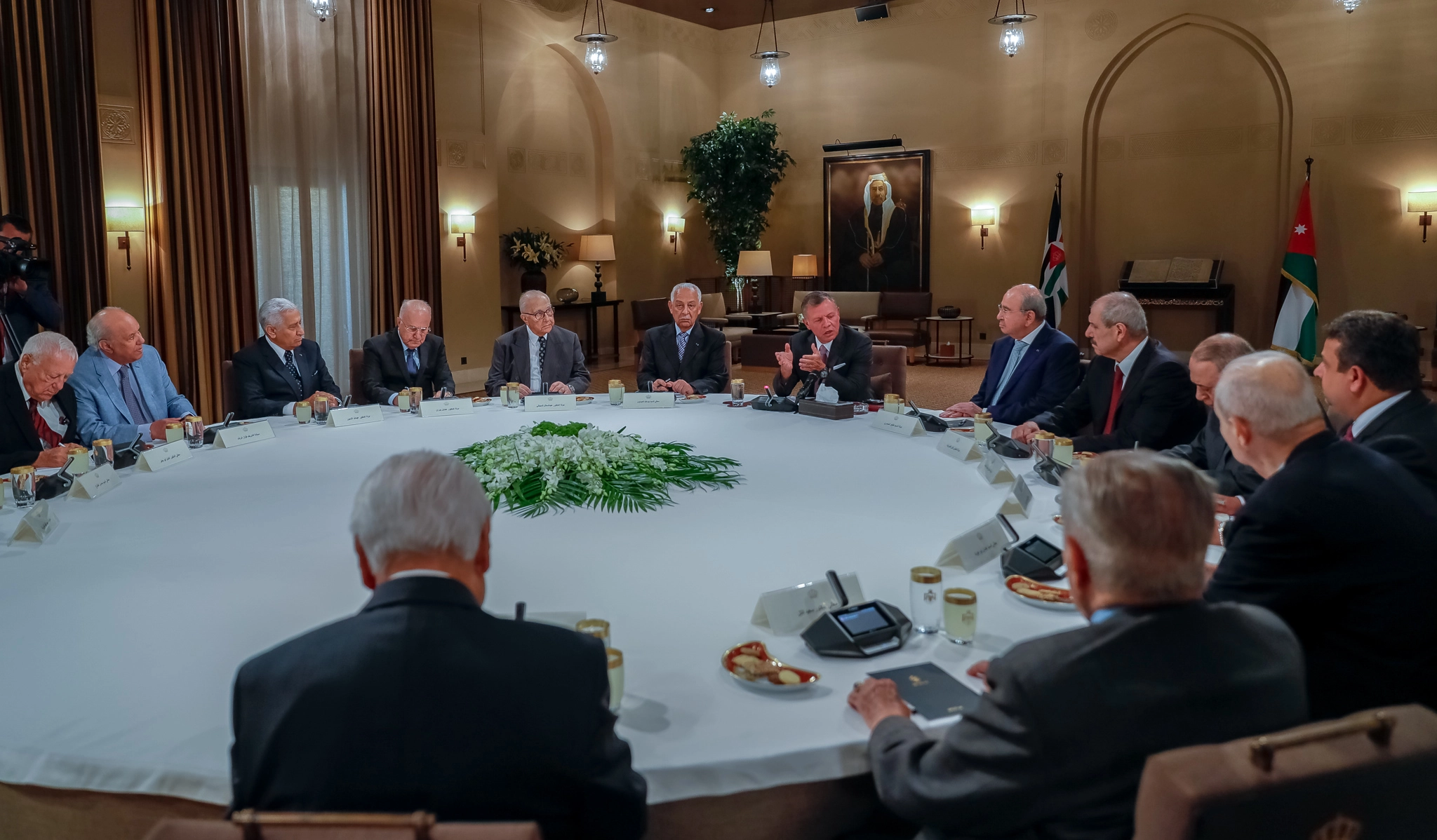 King receives World Affairs Council delegation