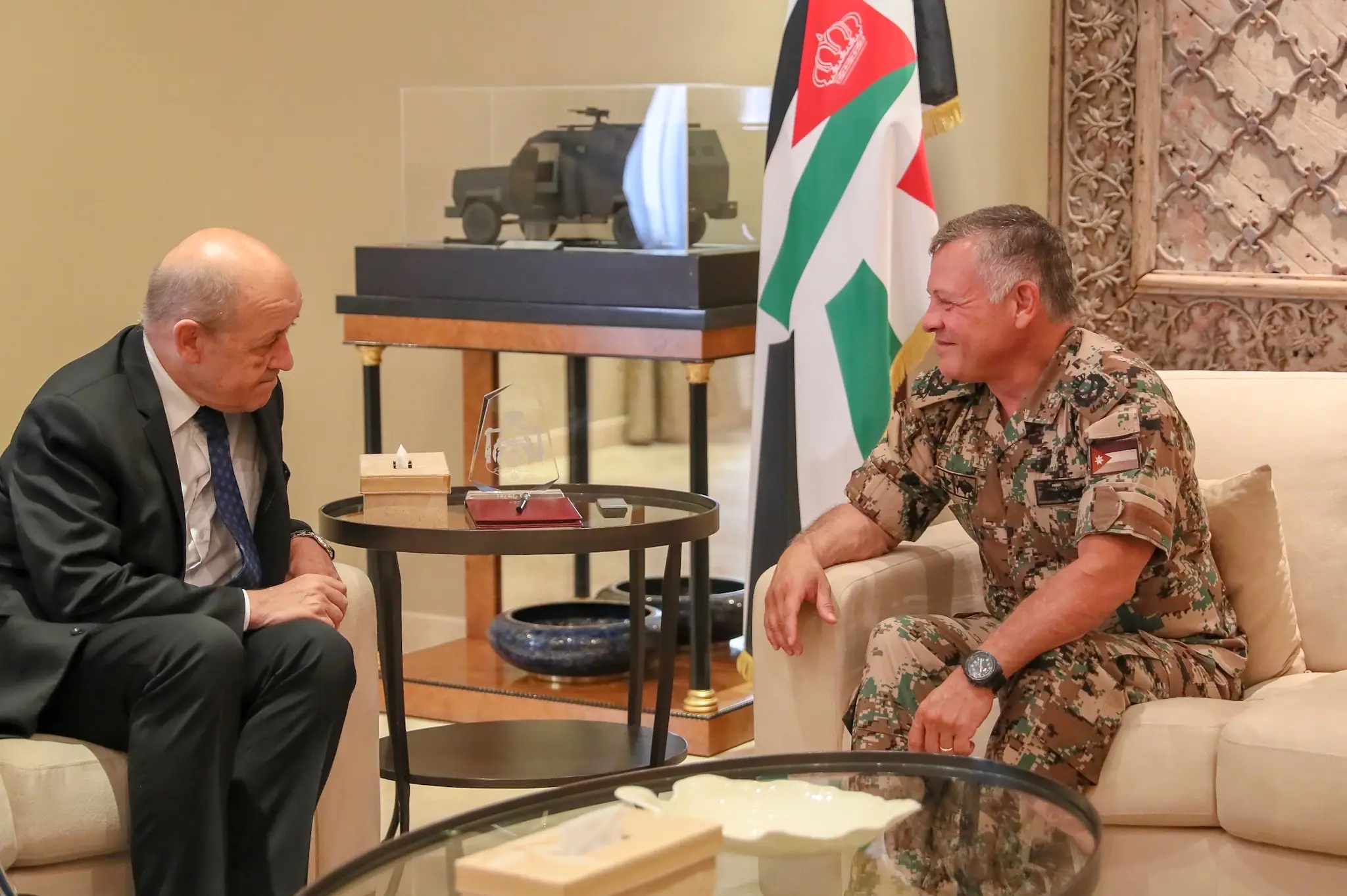 King receives French FM