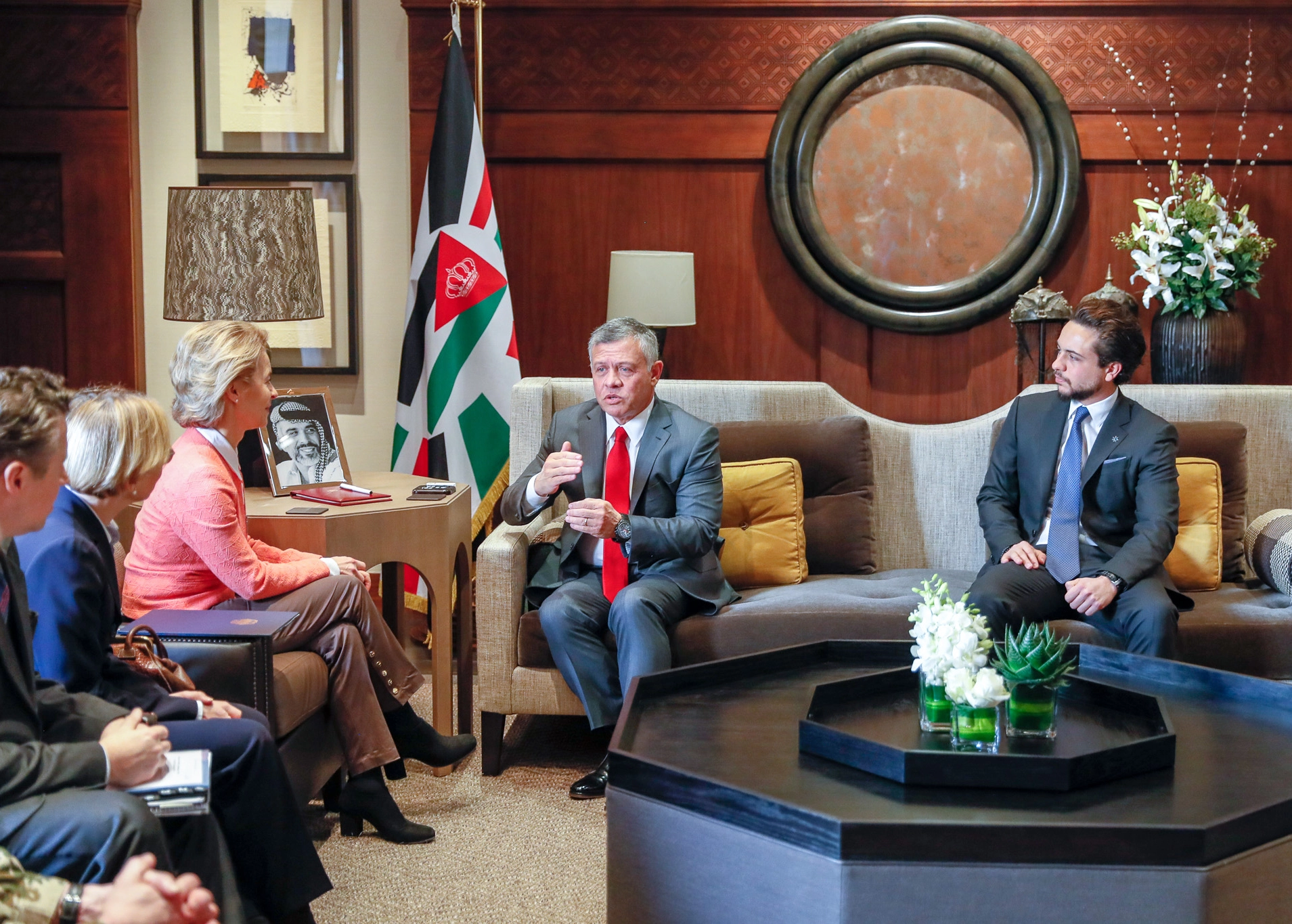 King receives German defence minister