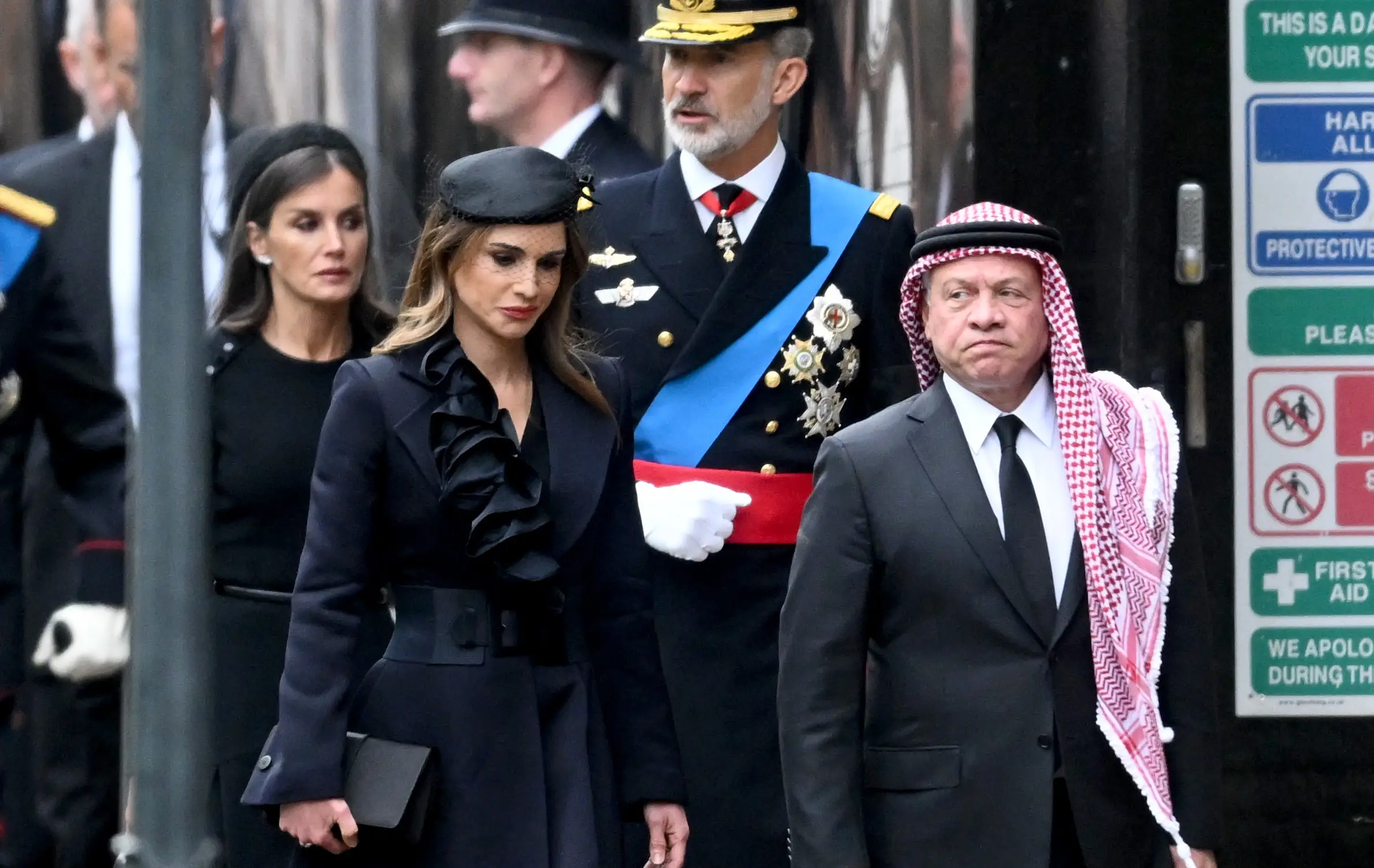 الملك والملكة يشاركان بمراسم جنازة الملكة إليزابيث الثانية