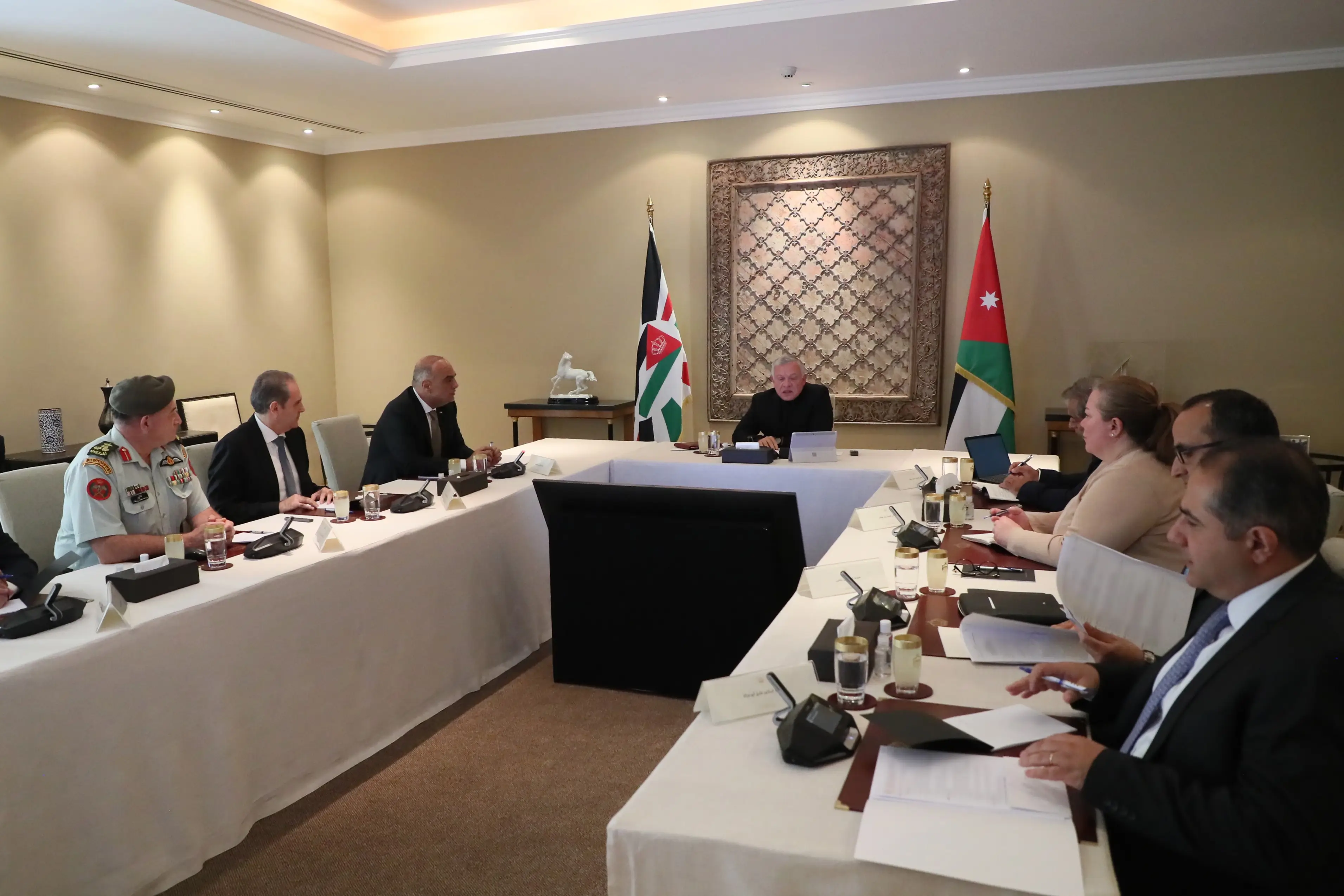 King urges bolstering cooperation between health ministry, Royal Medical Services