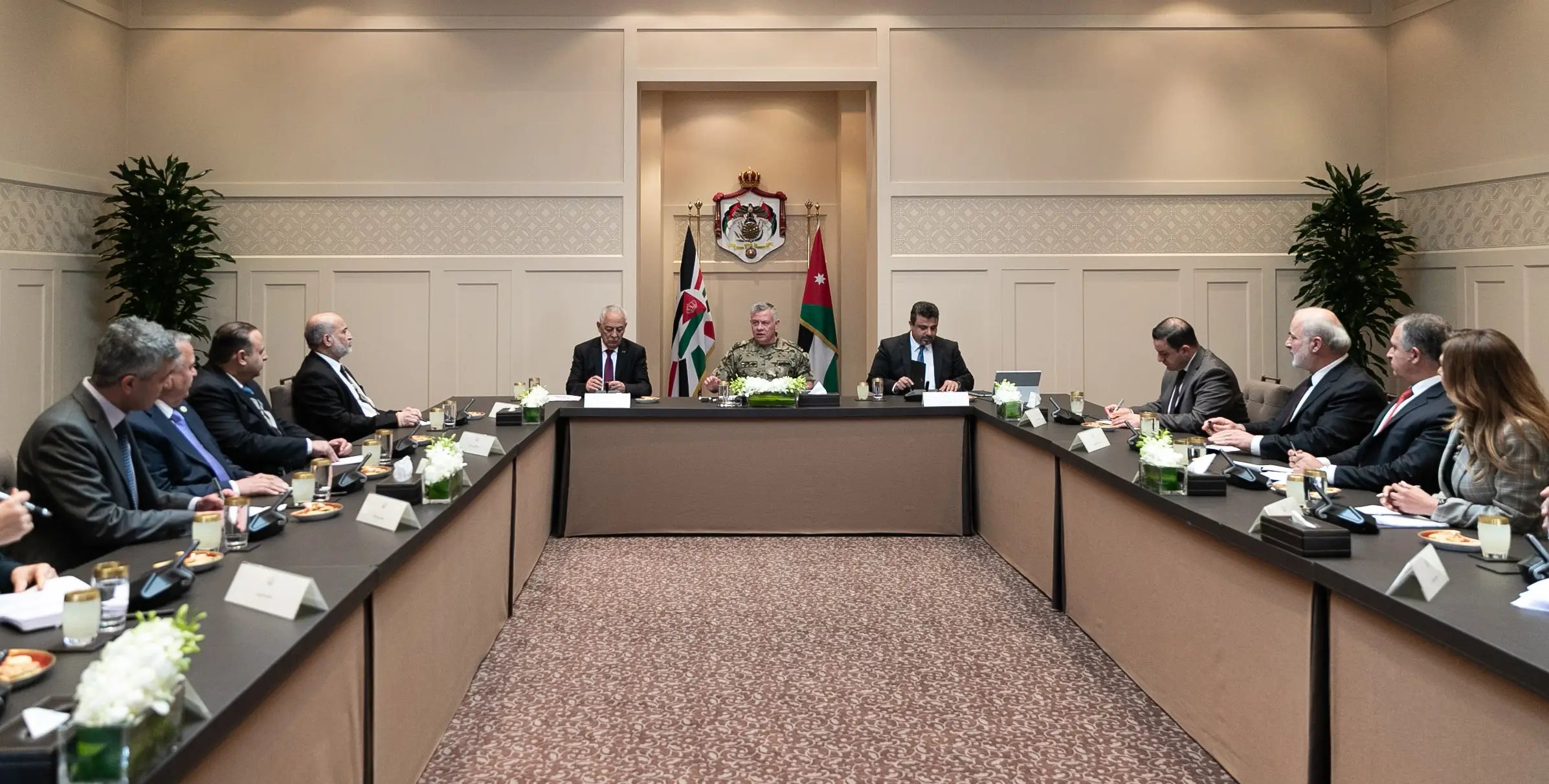 King meets political, media figures, says main goals are overcoming economic challenges, reducing poverty, unemployment
