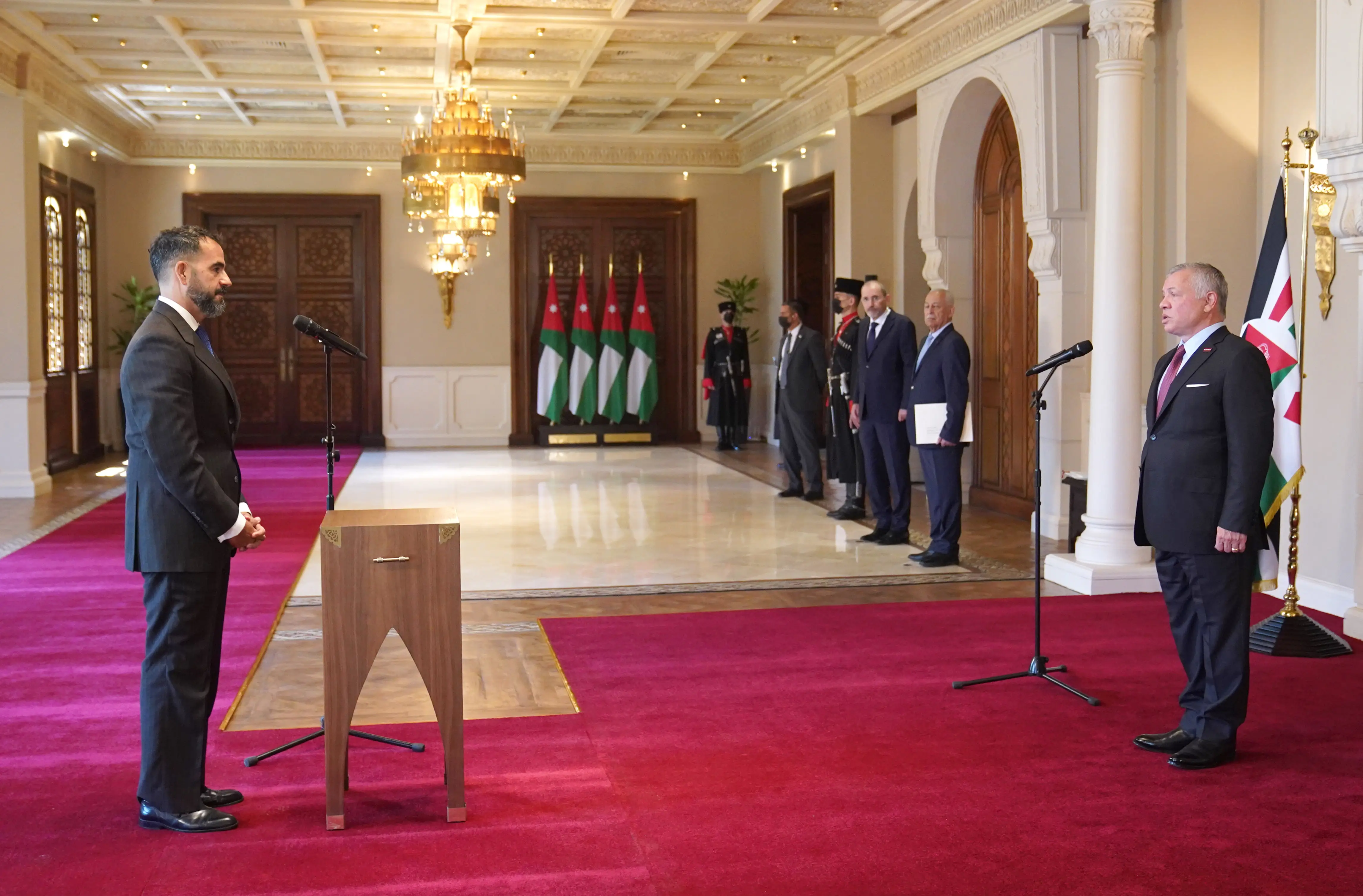 الملك يتقبل أوراق اعتماد عدد من السفراء