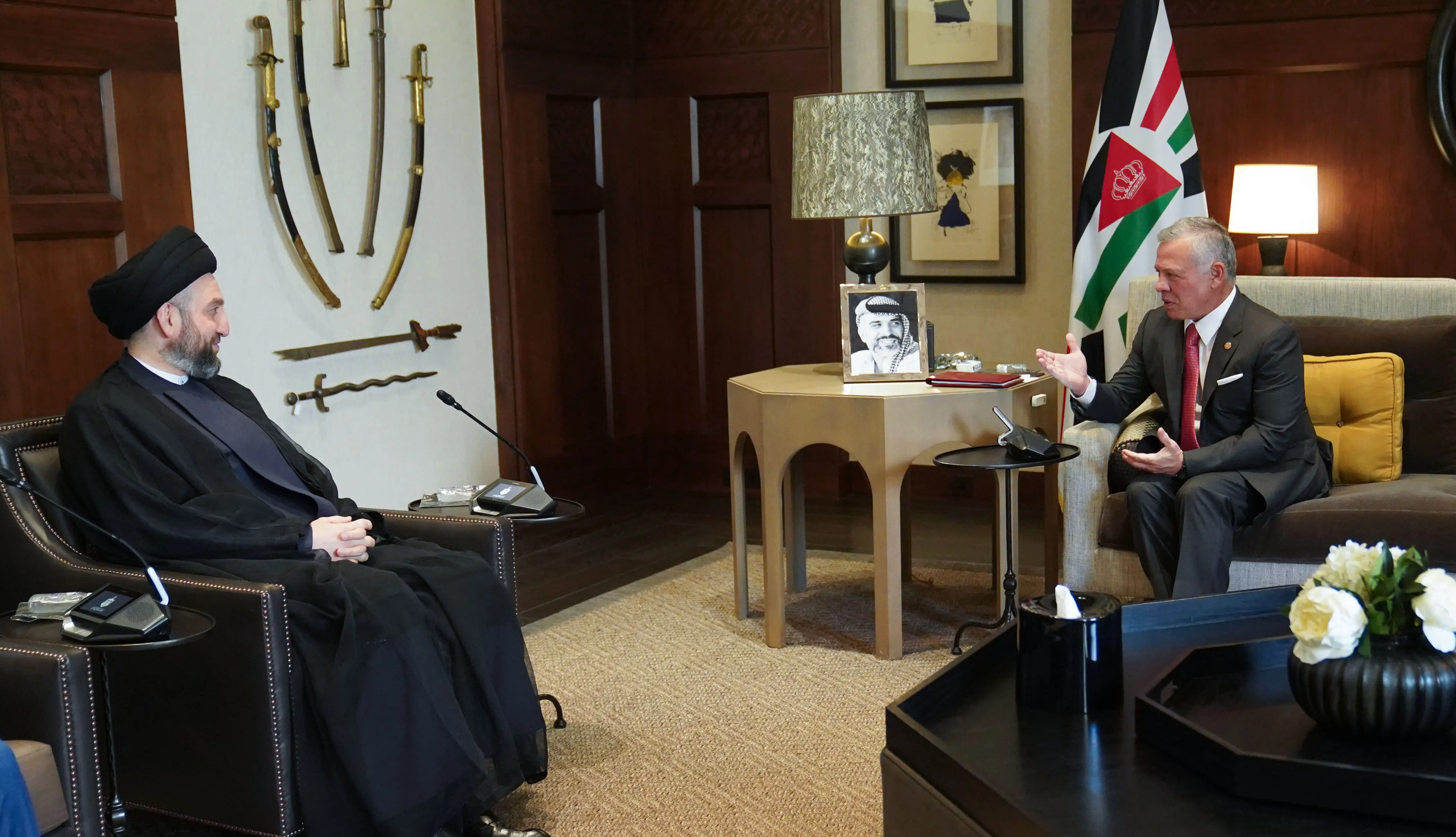 King receives head of Hikma National Movement in Iraq
