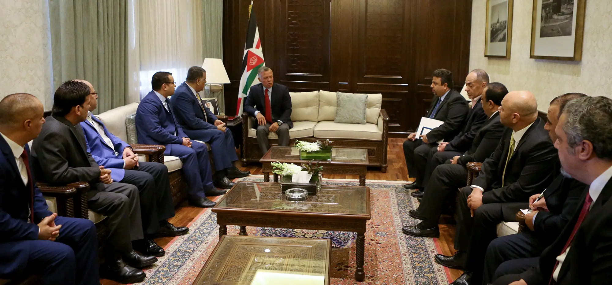 King meets chief editors, publishers of local news websites