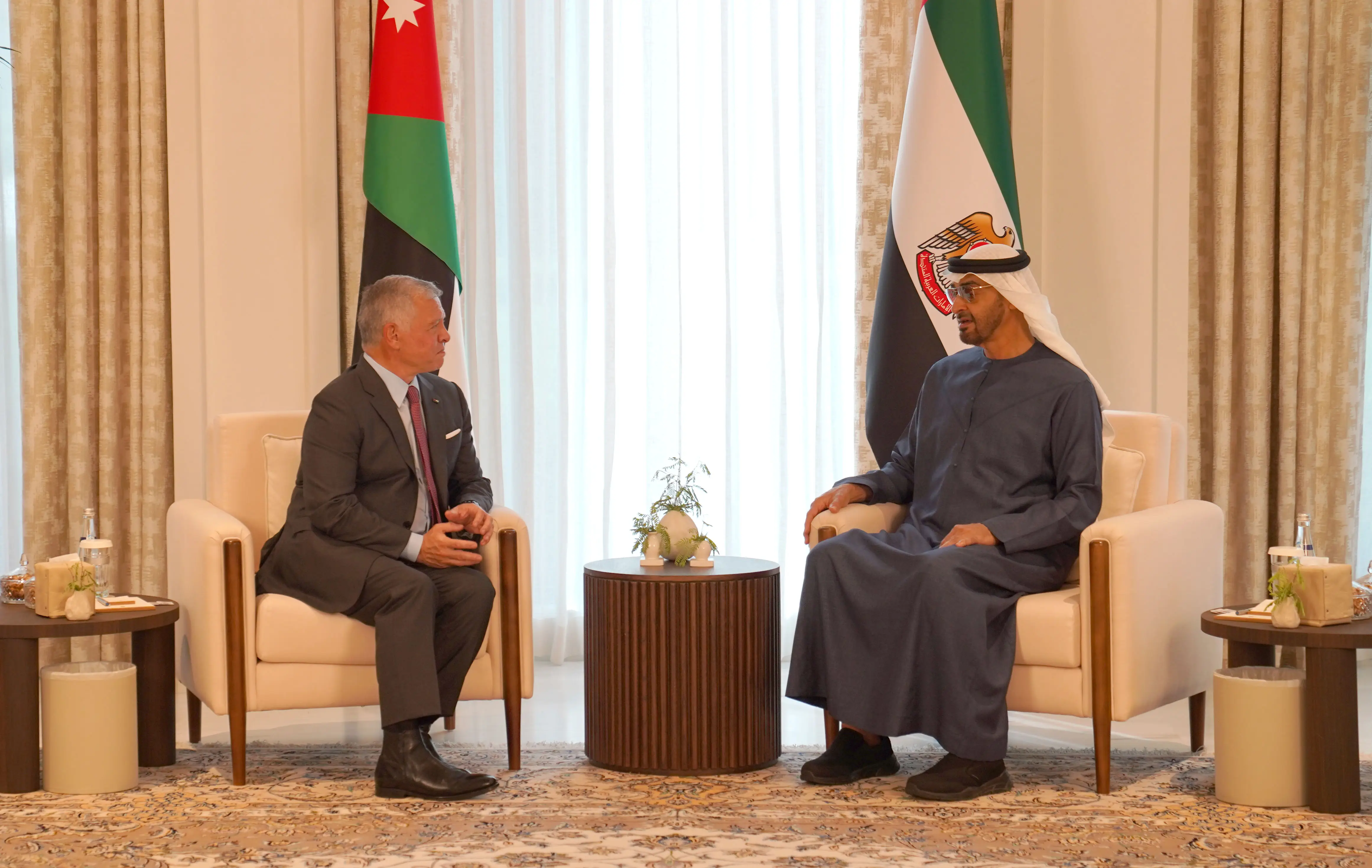 King meets UAE president in Abu Dhabi