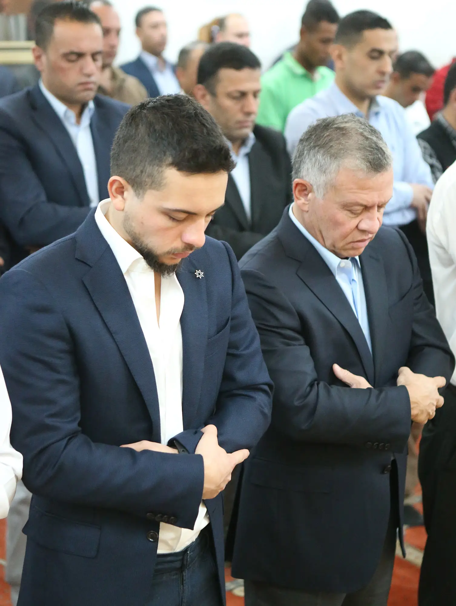 King, Crown Prince perform Eid prayer at Aqaba mosque