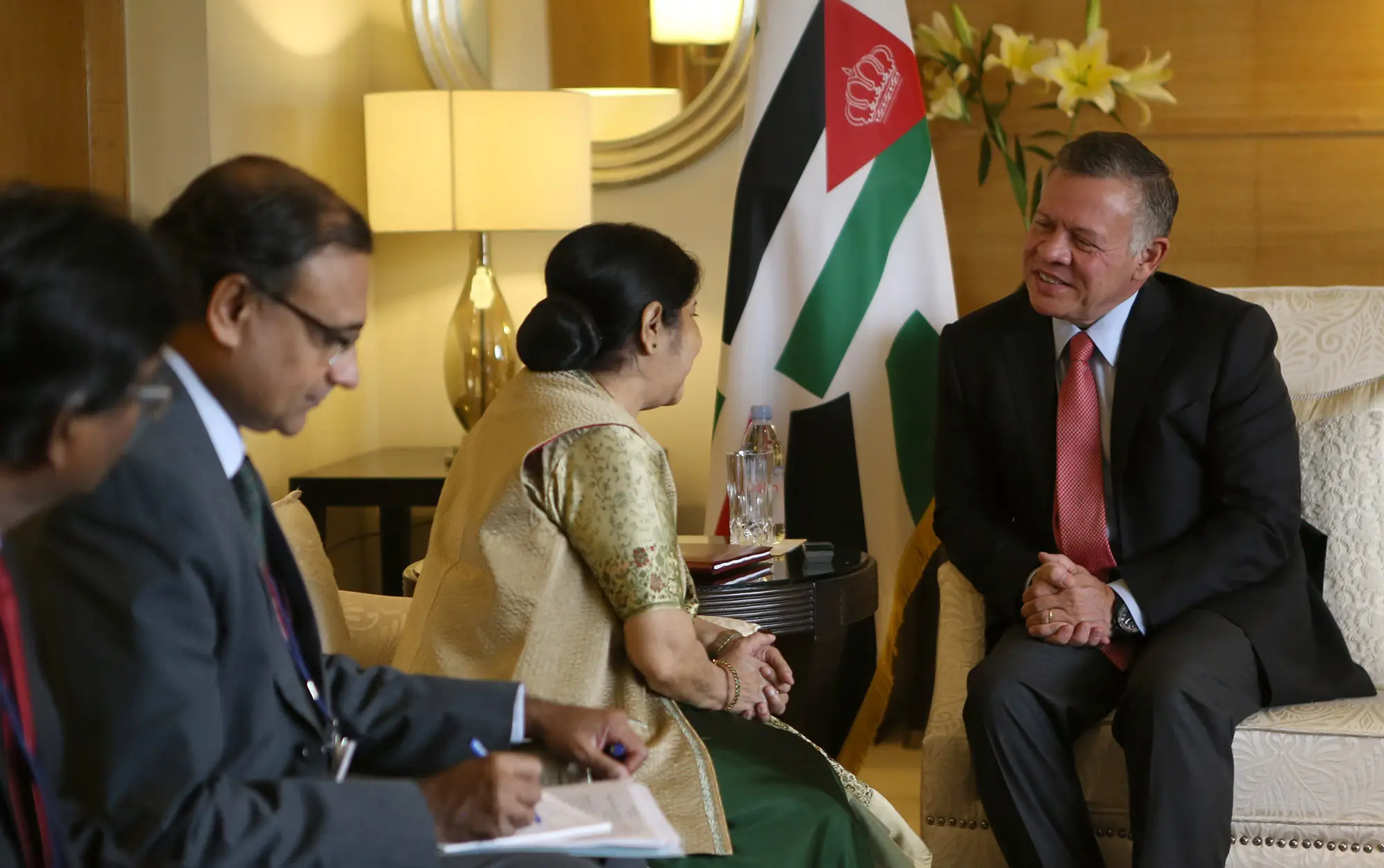 King meets with Indian FM