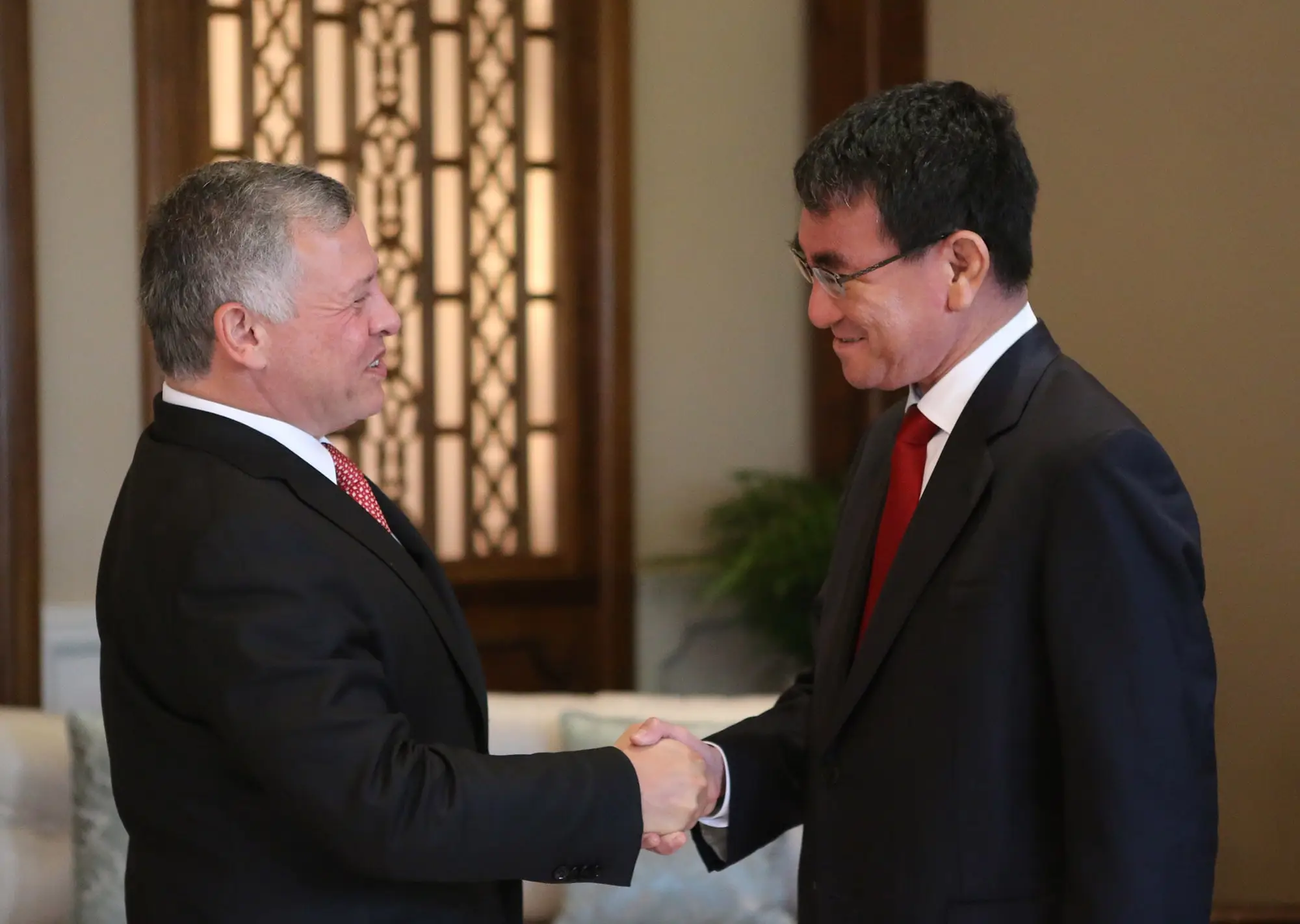King meets Japanese FM
