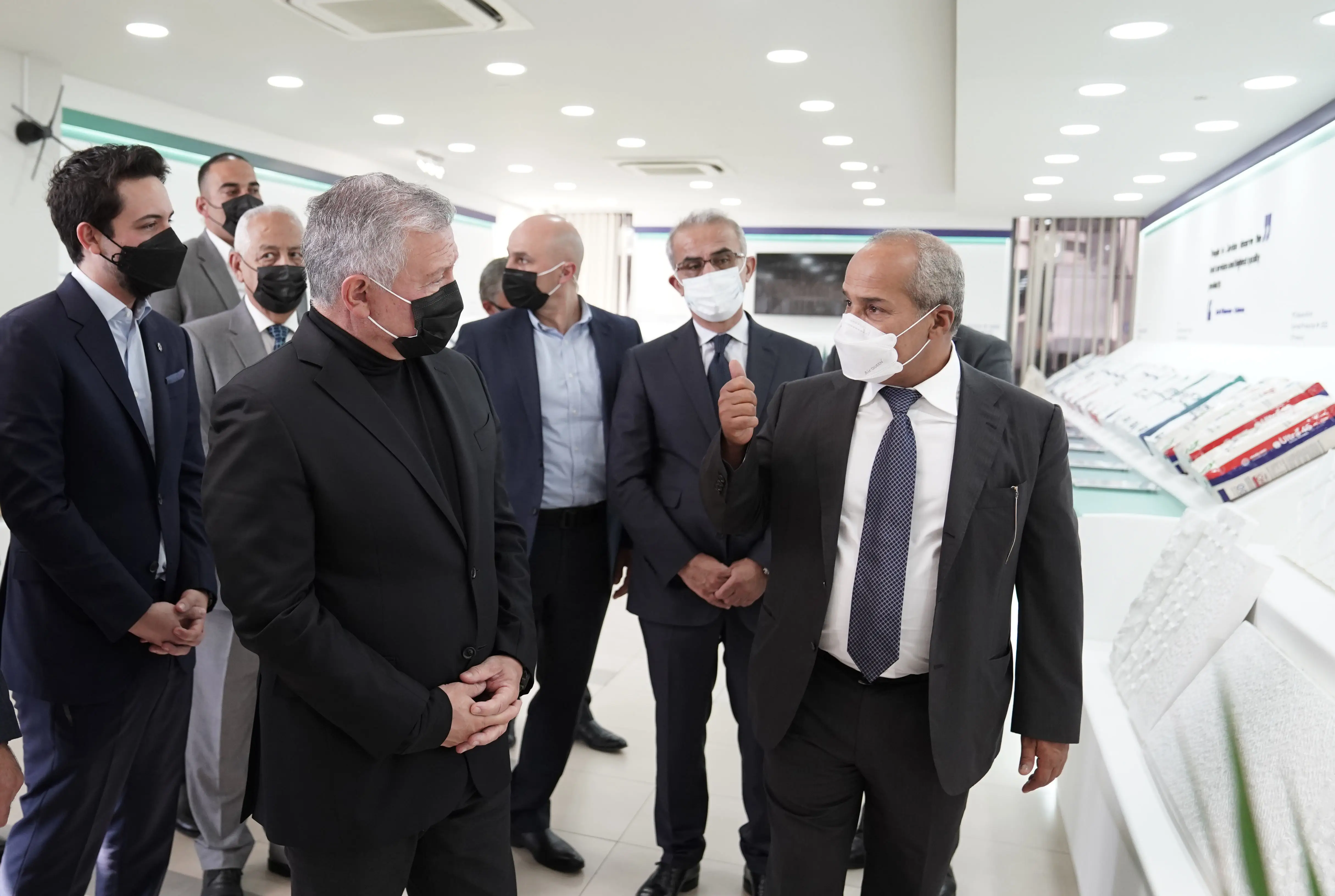 الملك يزور مجمع المناصير الصناعي في القطرانة