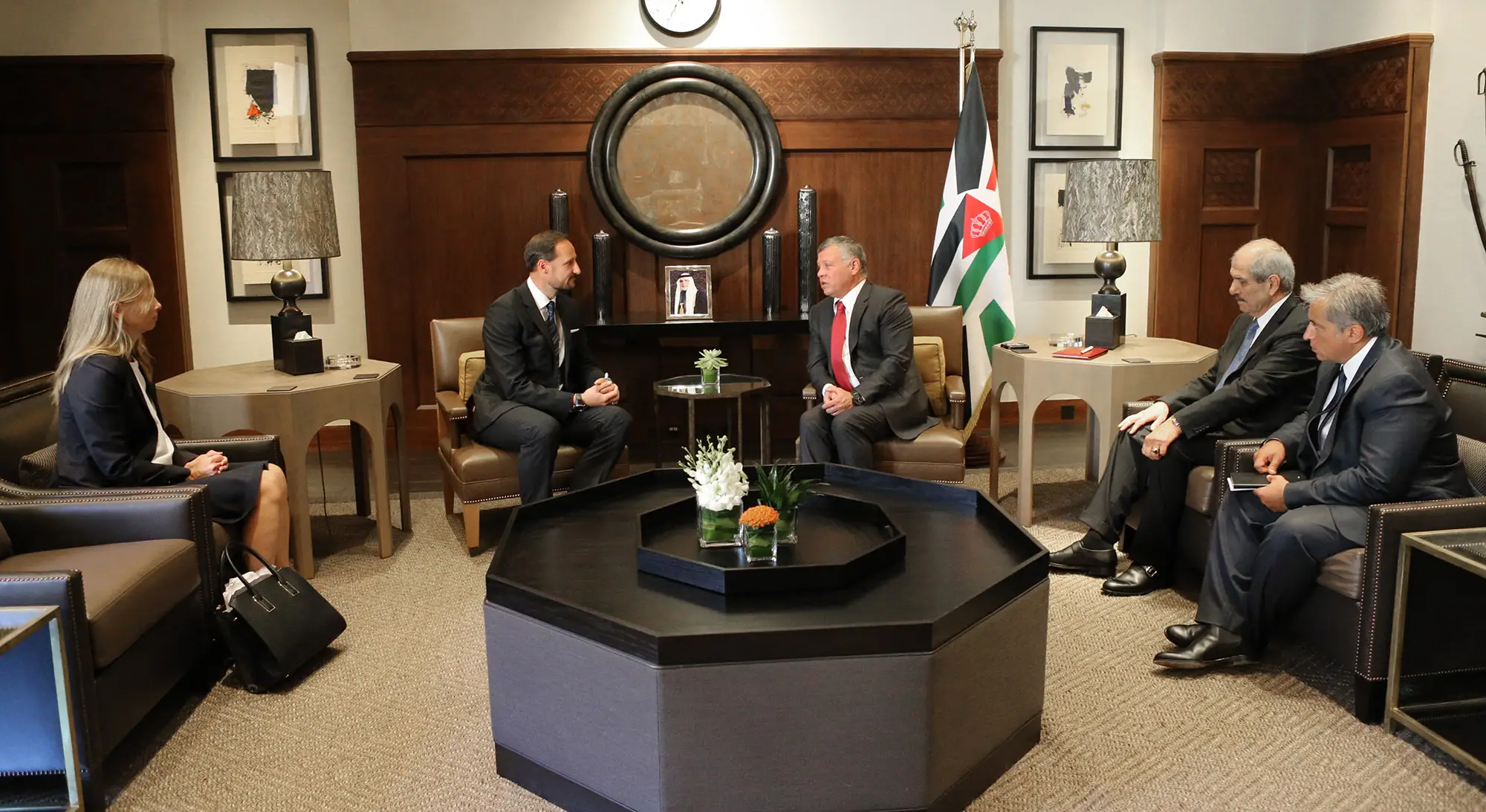 King meets crown prince of Norway
