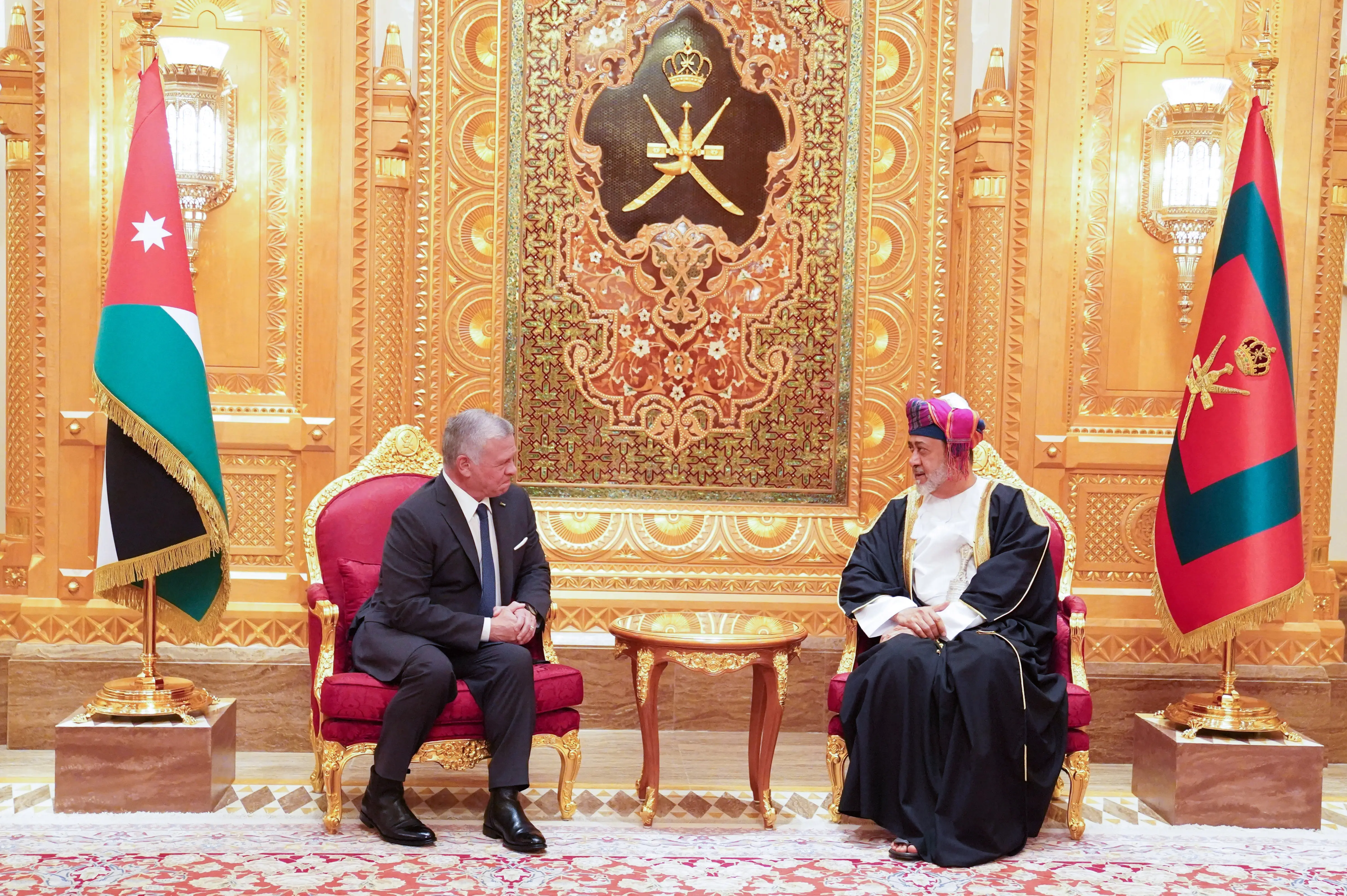 King holds talks with Oman sultan in Muscat