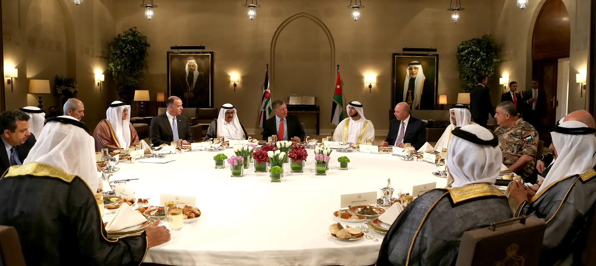 King receives deputy ruler of Dubai, UAE finance minister