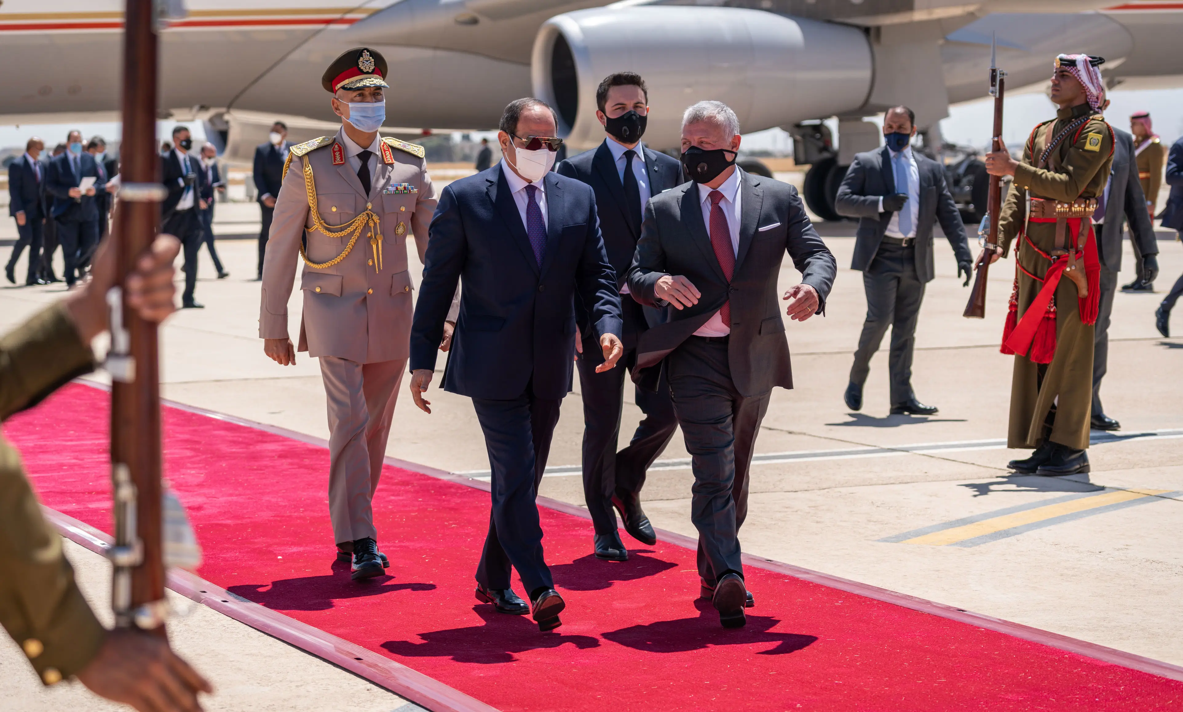 King, Crown Prince receive Egypt president in Amman