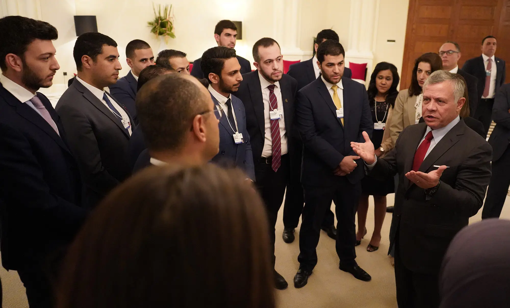 King meets a group of young Jordanian entrepreneurs