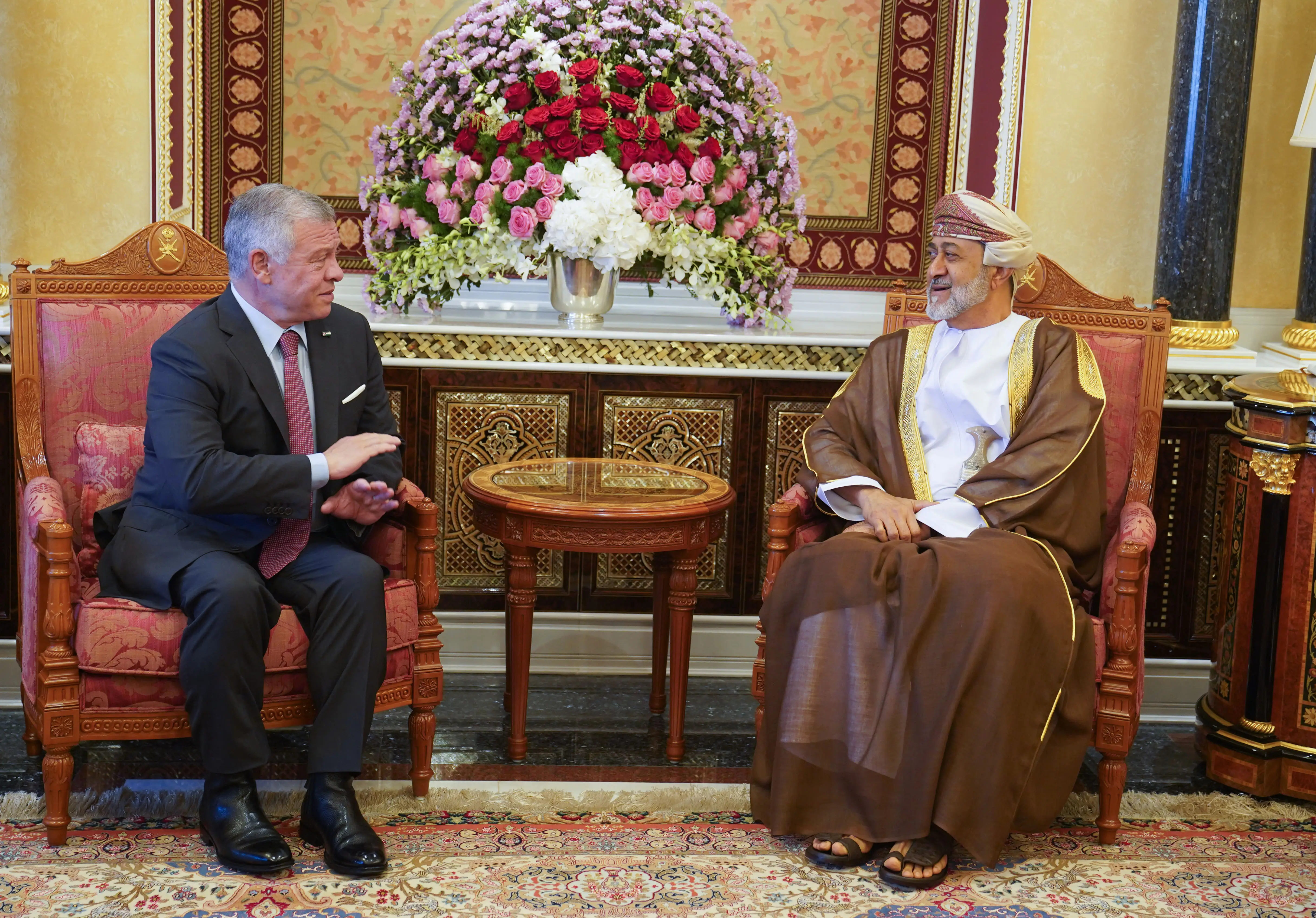 King, Oman sultan hold bilateral talks in Muscat