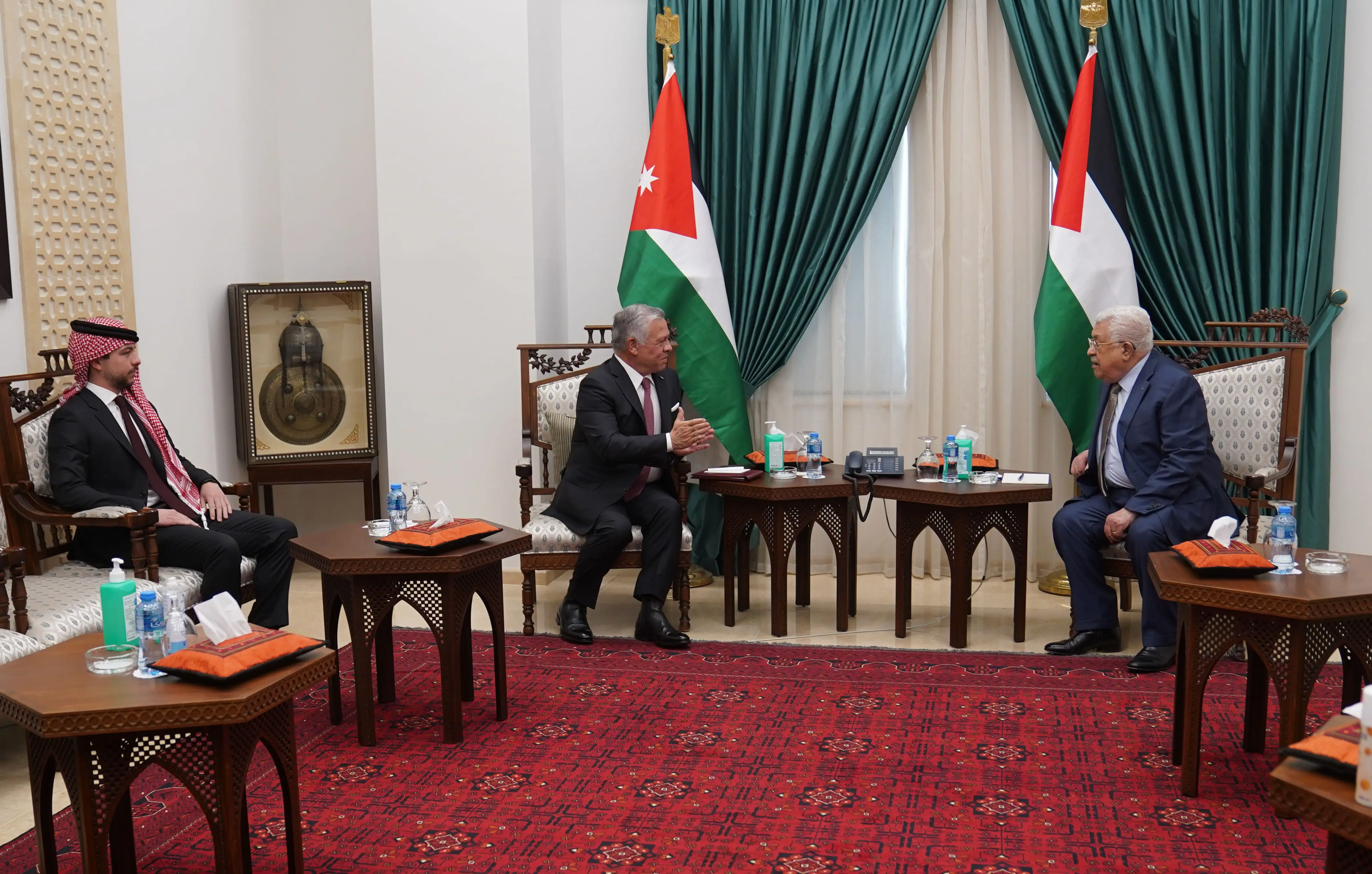 King holds talks with Palestinian president in Ramallah, reaffirms Jordan’s support for Palestinian people
