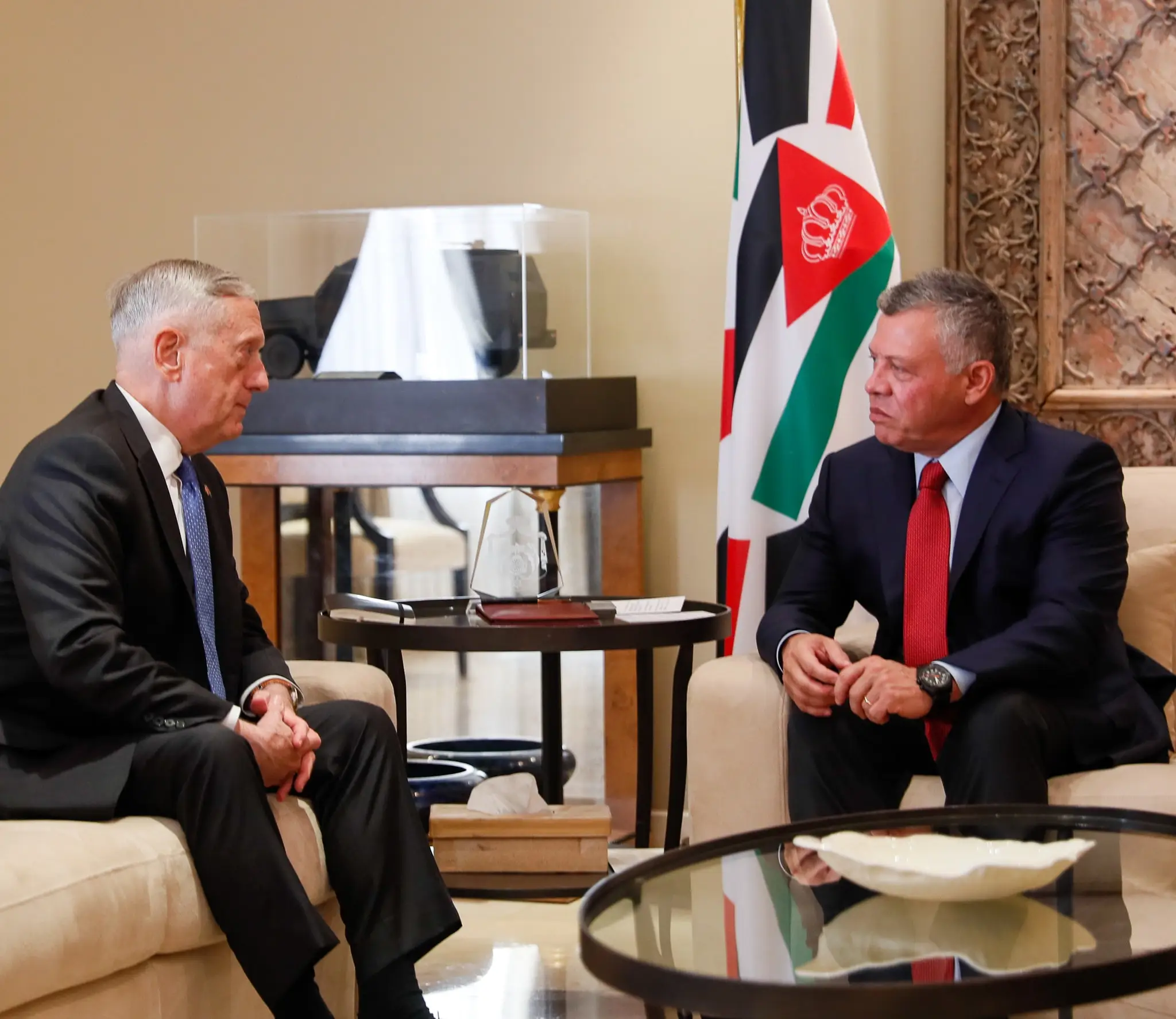 King receives US secretary of defence