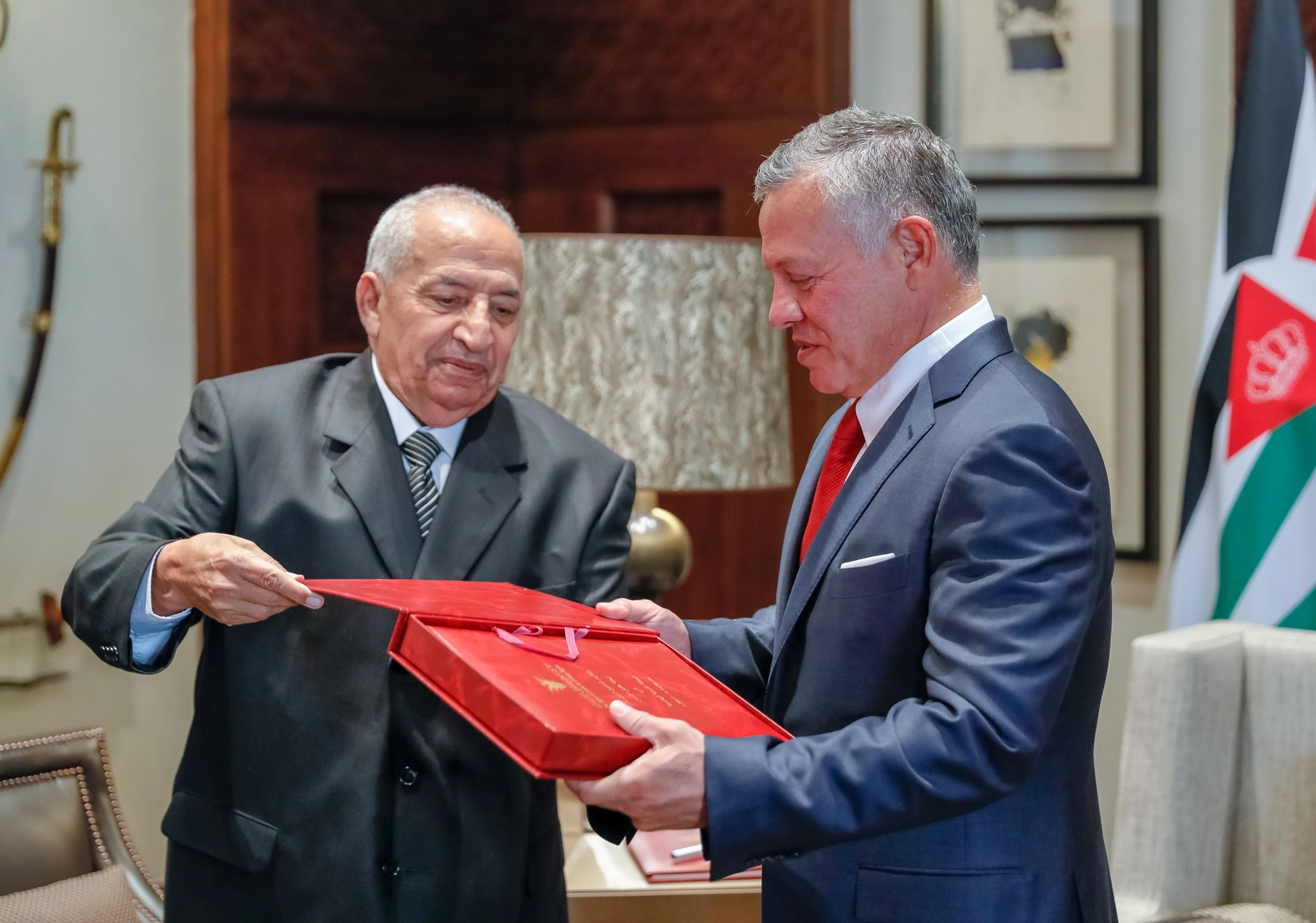 King receives NCHR’s 2017 report on human rights in Jordan