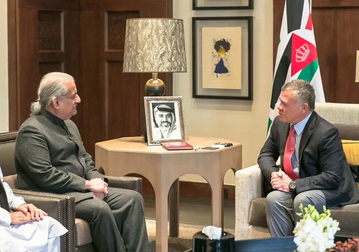 الملك يستقبل رئيس مجلس الشيوخ الباكستاني