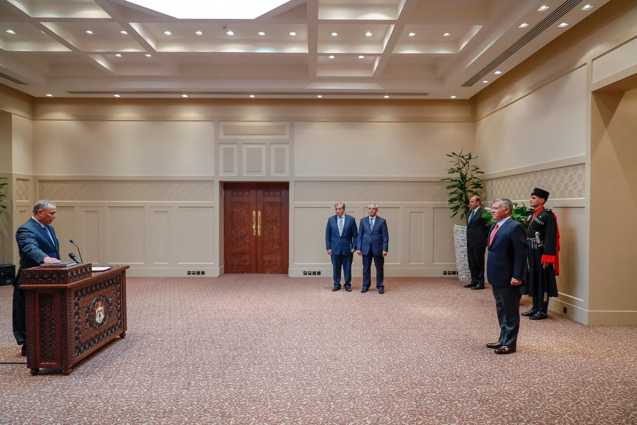 King swears in Judge Ababneh as president of Higher Administrative Court