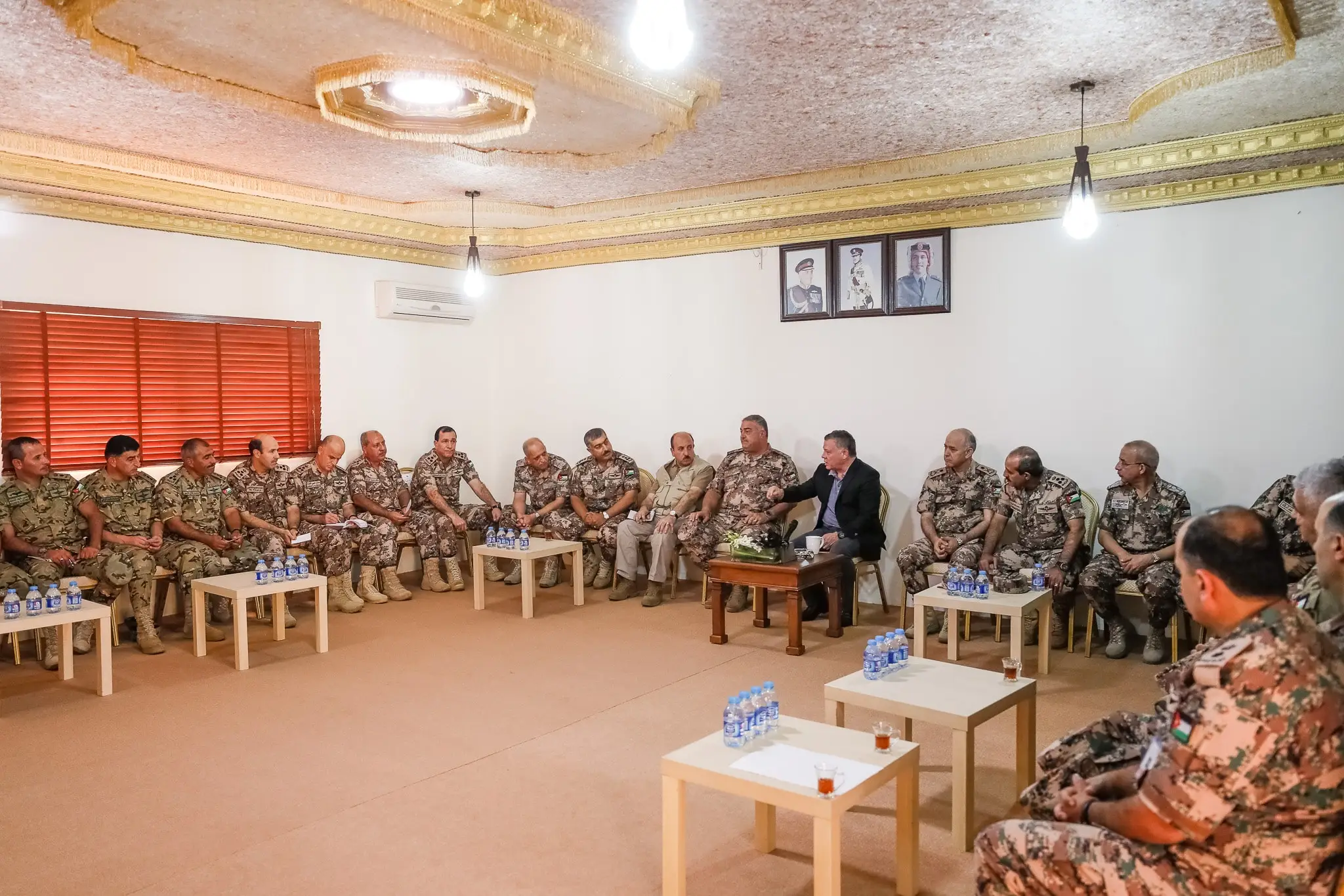 King meets with senior army officers