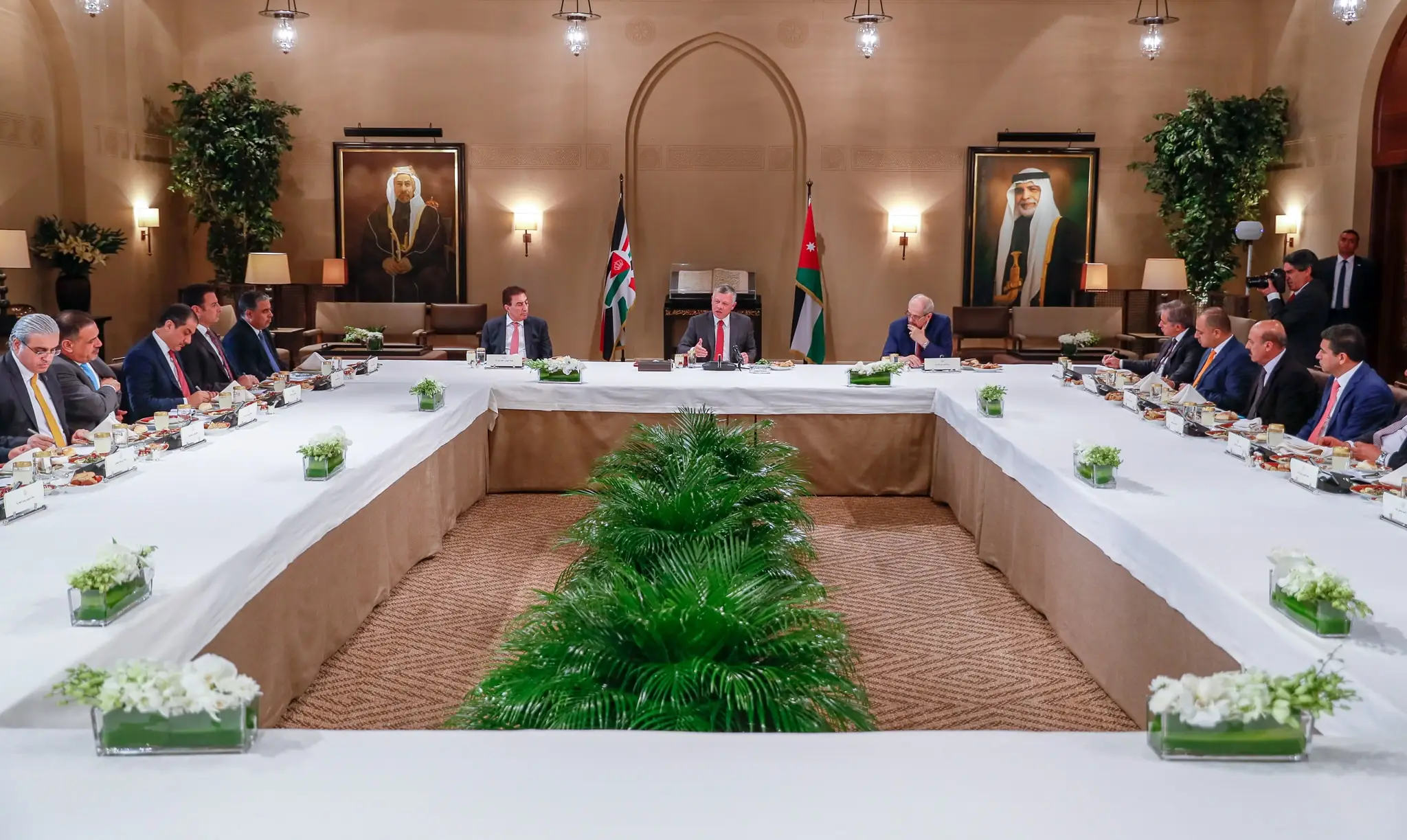 King meets House speaker, heads of committees