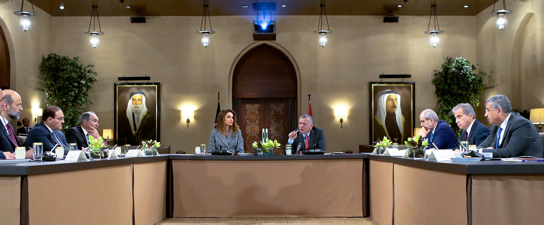 King chairs meeting to follow up on human resources strategy