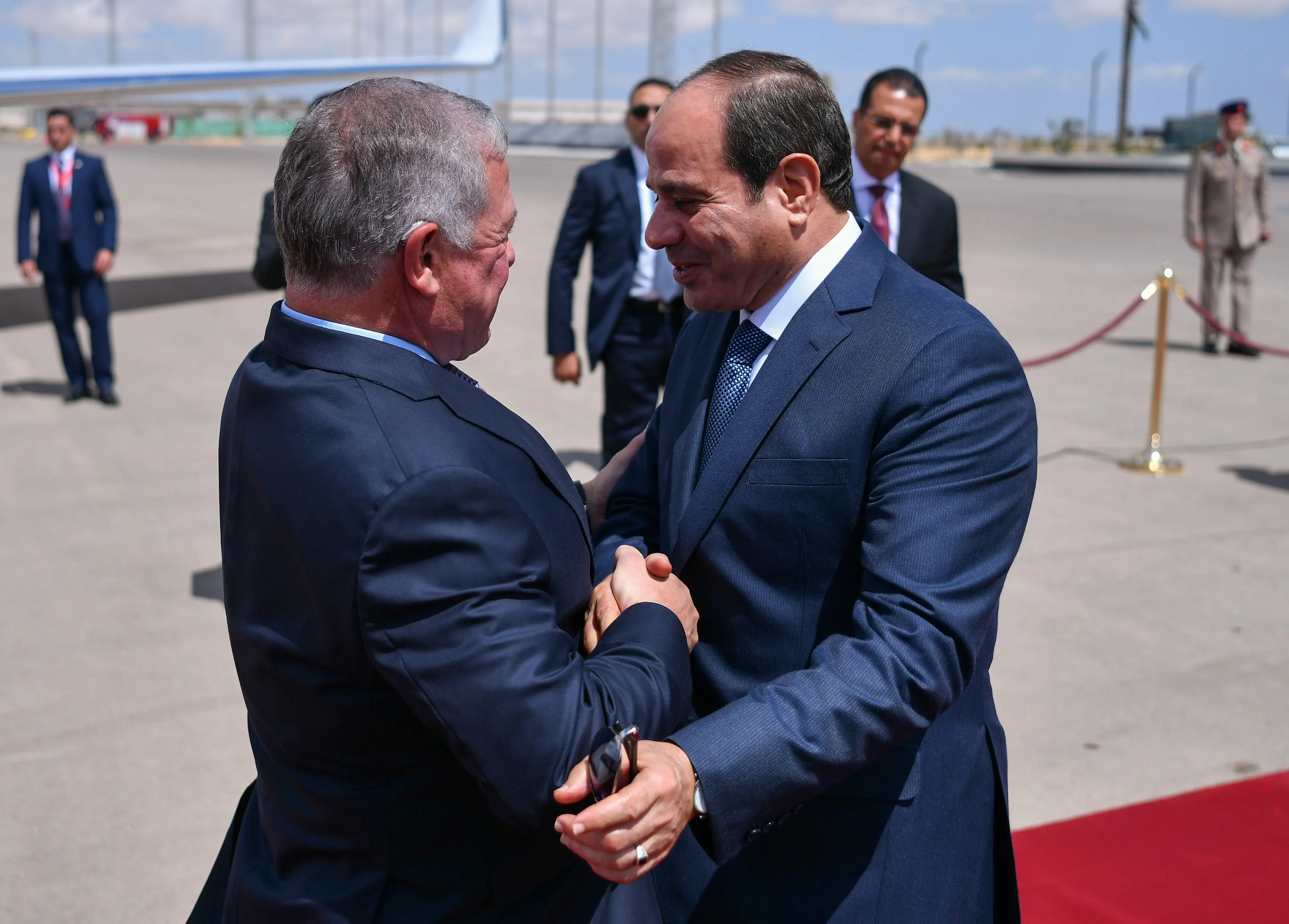 الملك يصل إلى مصر
