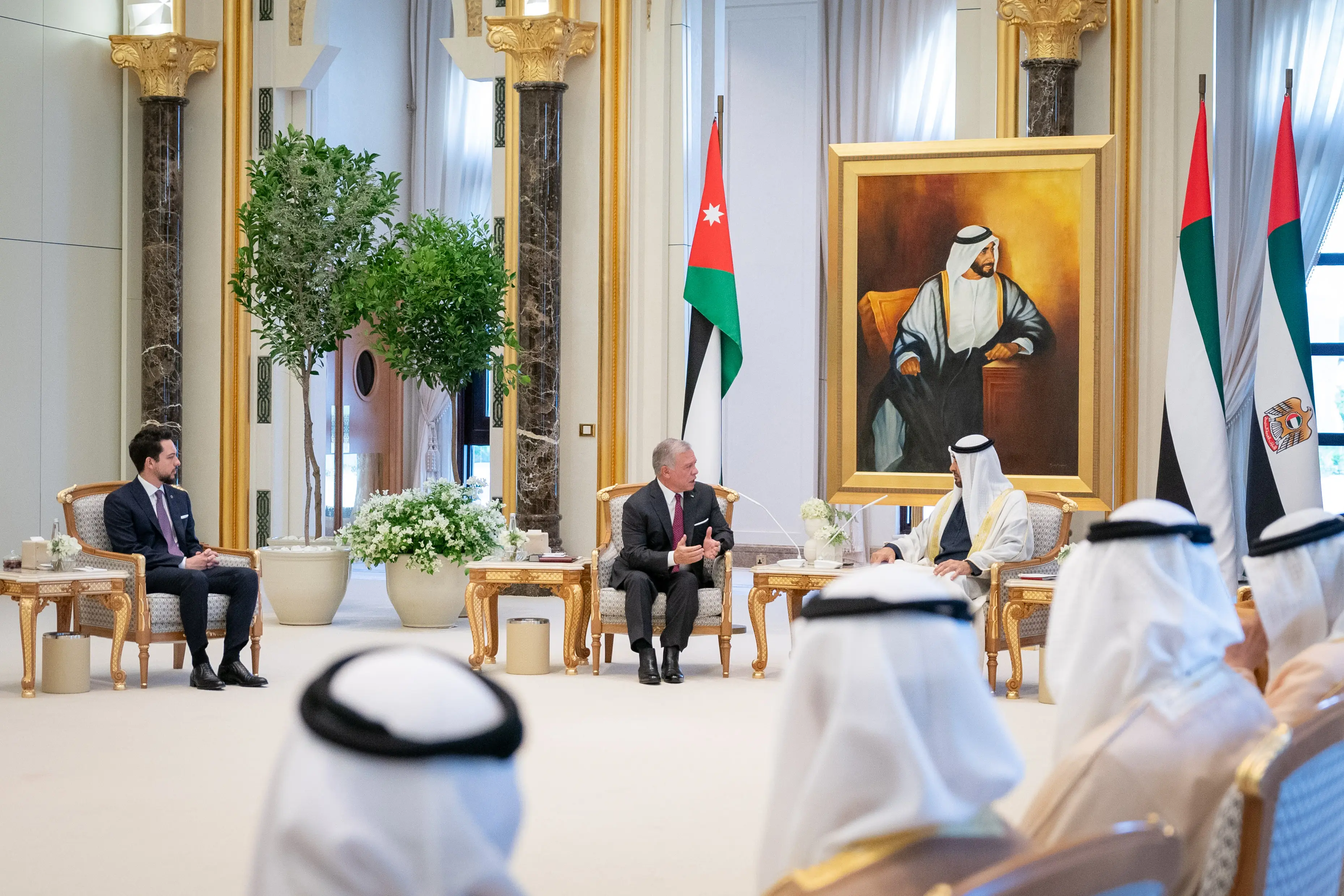 King, UAE president discuss means of stepping up Arab efforts to stop war on Gaza