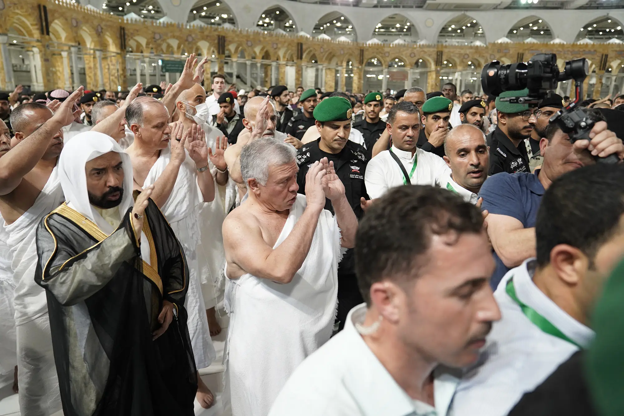 King performs Umra
