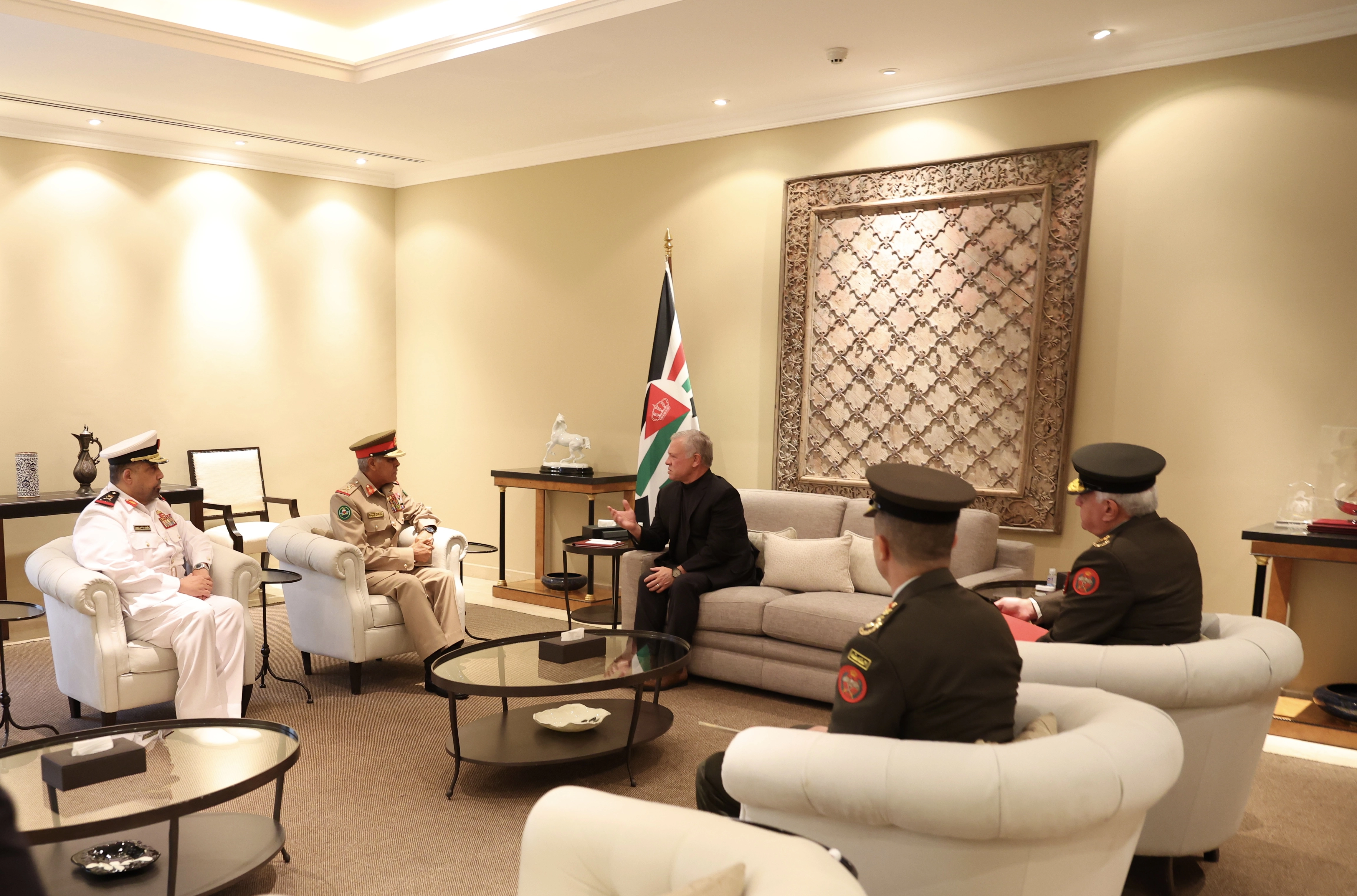 King calls for stepping up efforts with international community to stop war on Gaza