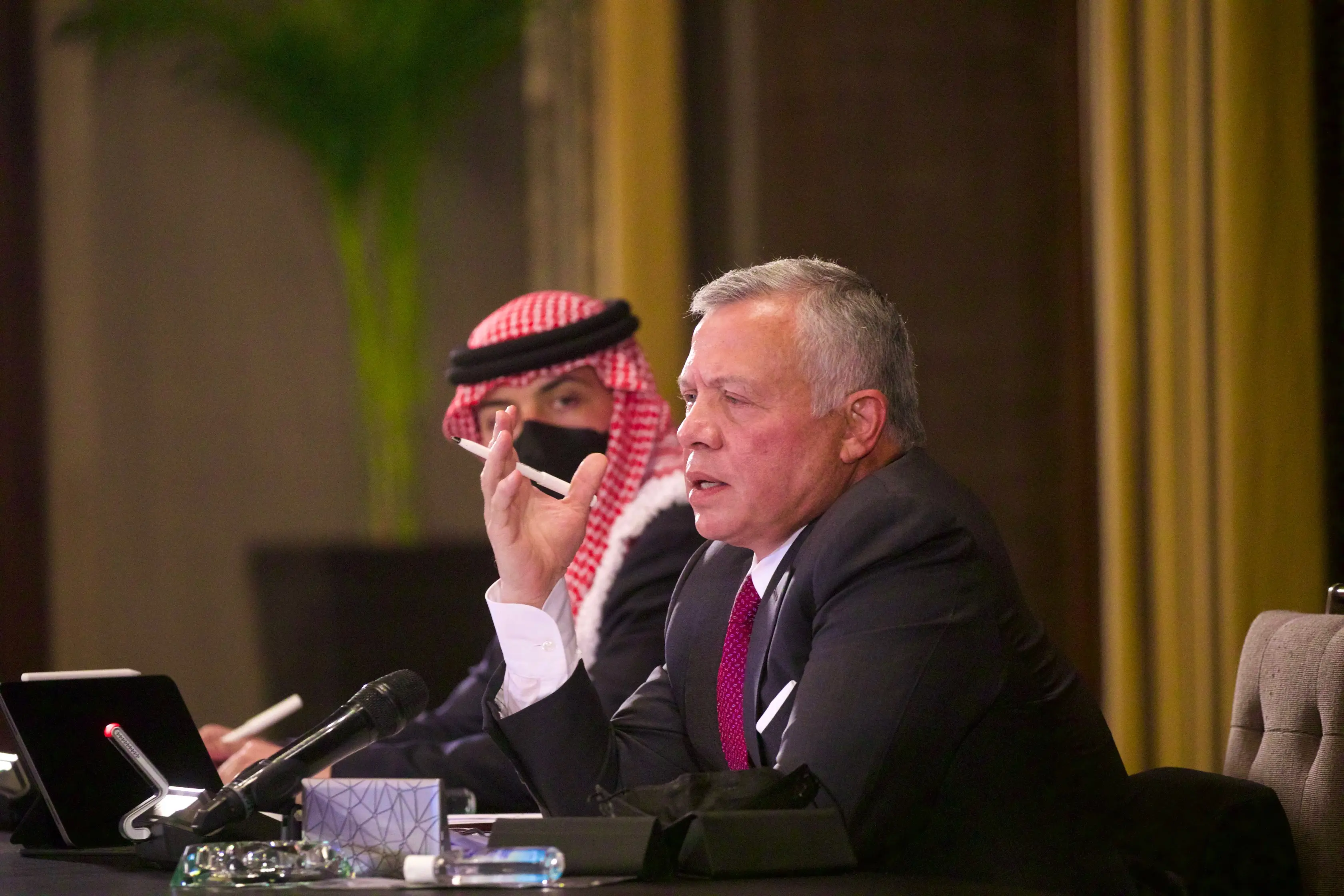 King meets figures from a number of governorates