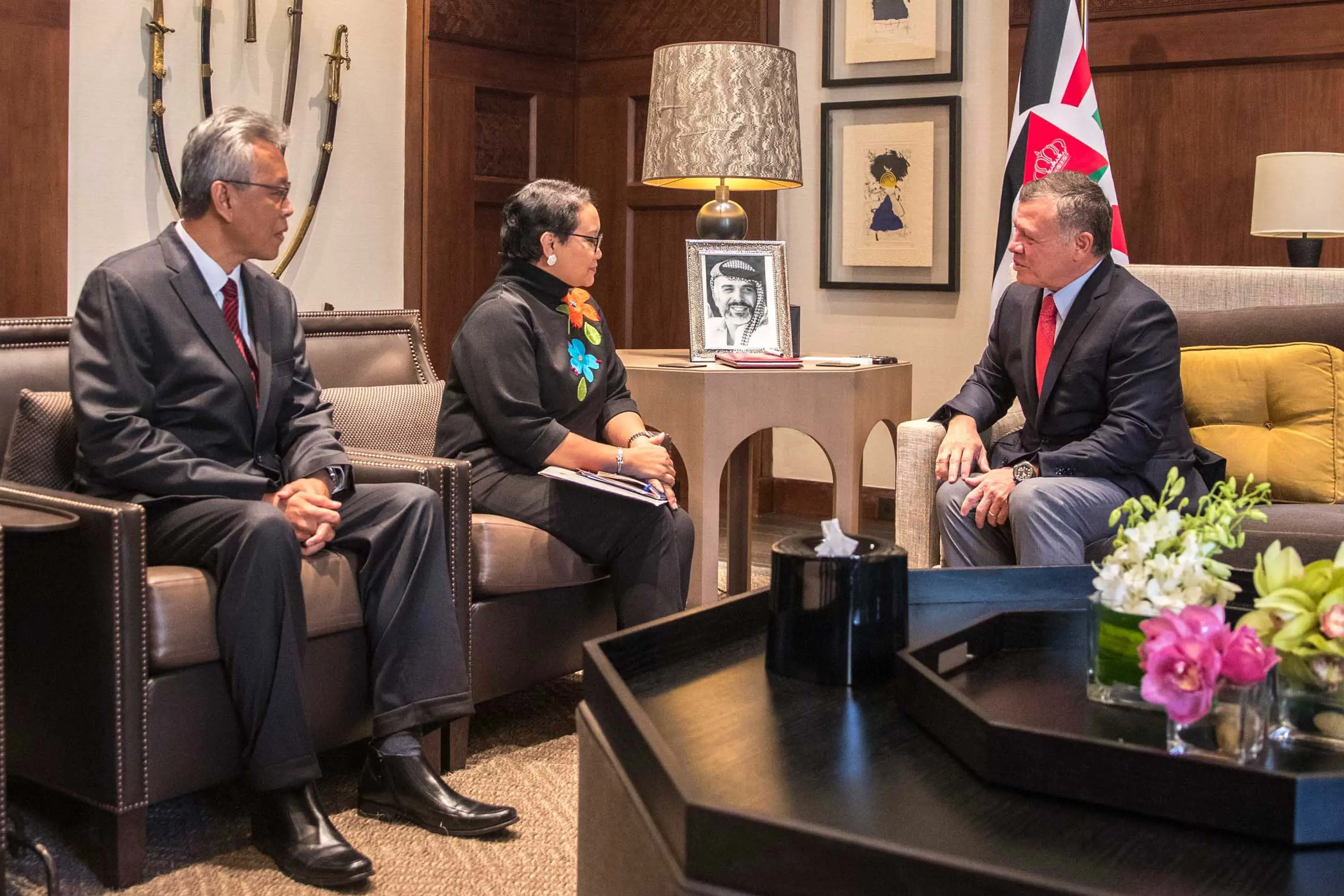 King receives Indonesian foreign minister