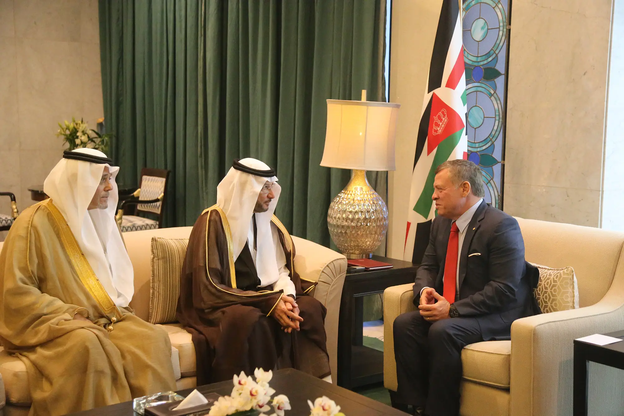 الملك يستقبل الأمين العام لمنظمة التعاون الإسلامي