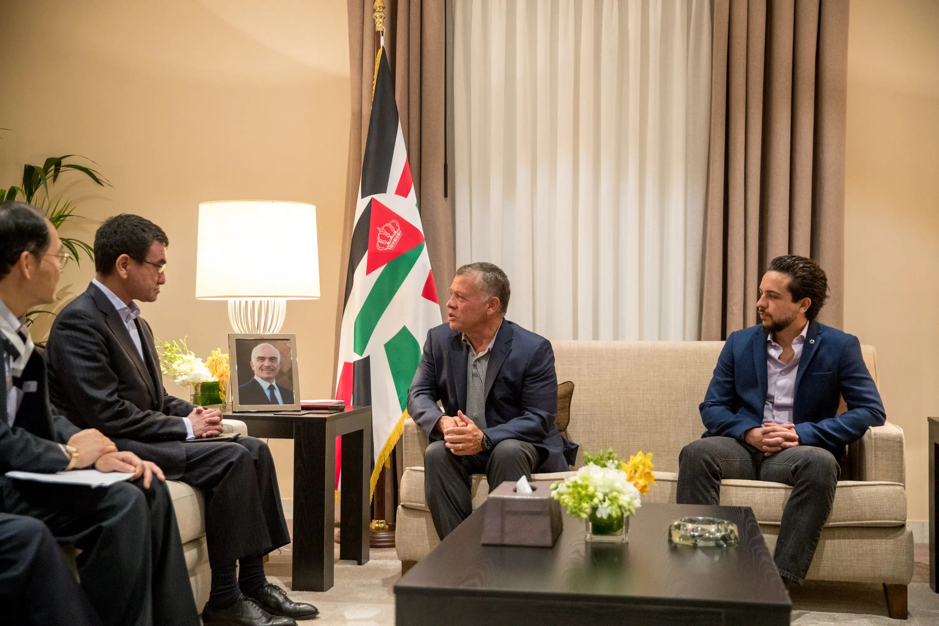 King meets Japanese FM, Singapore’s minister for home affairs on sidelines of Aqaba Meetings