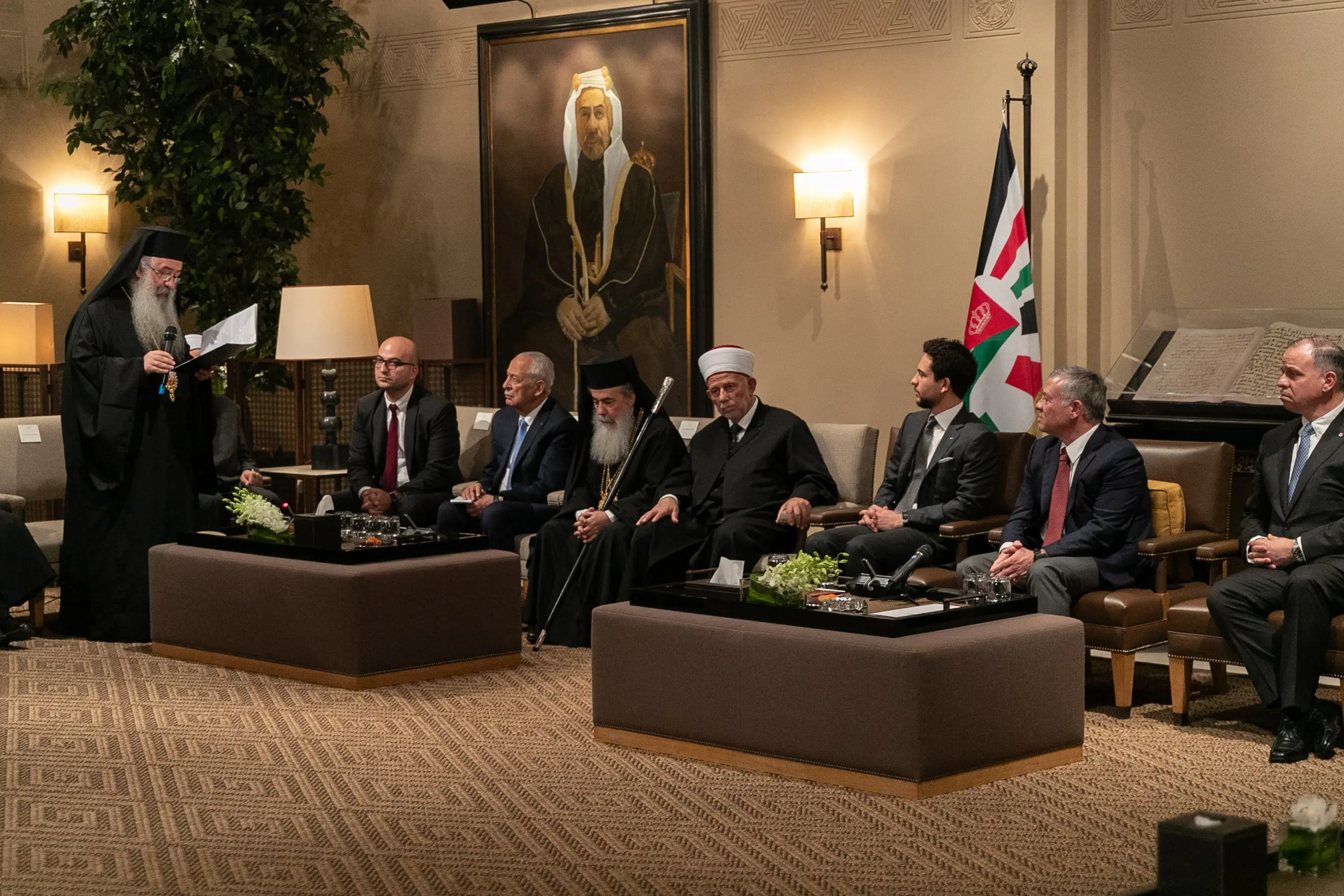 King meets members of Jerusalem awqaf, church councils, Jerusalemites and Arab Israelis