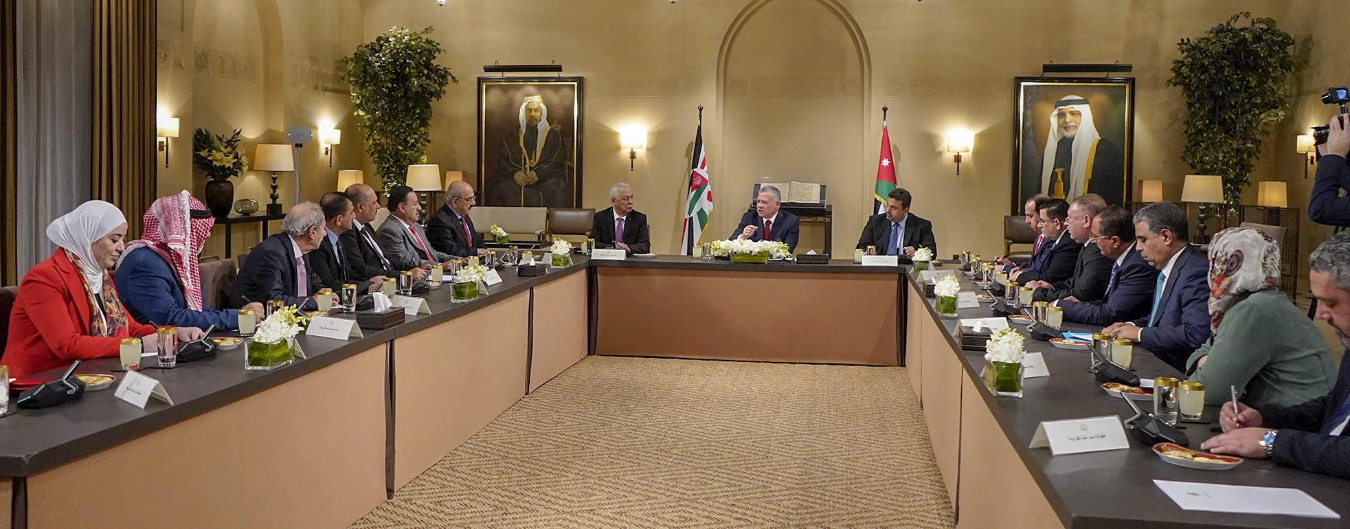 King meets Mubadara House bloc members, affirms important role of blocs in developing political, partisan life