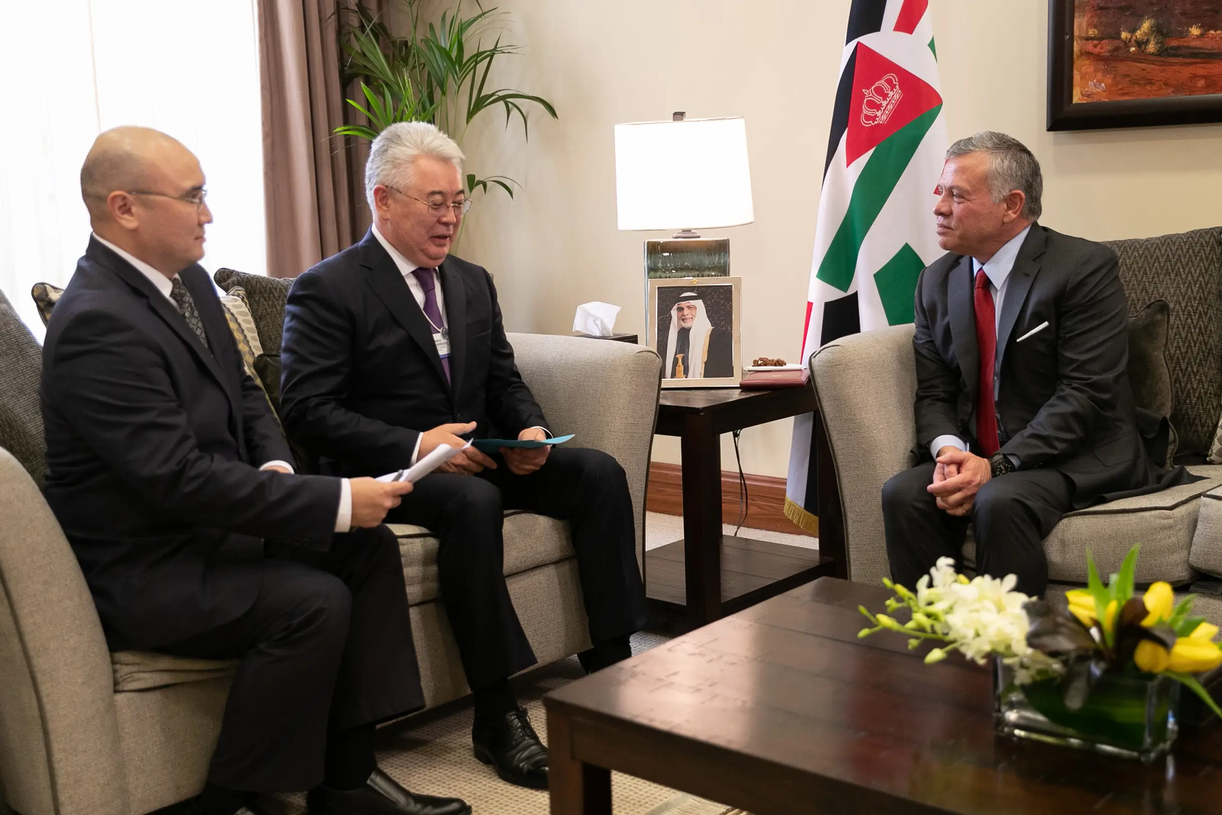 King meets Kazakhstan FM