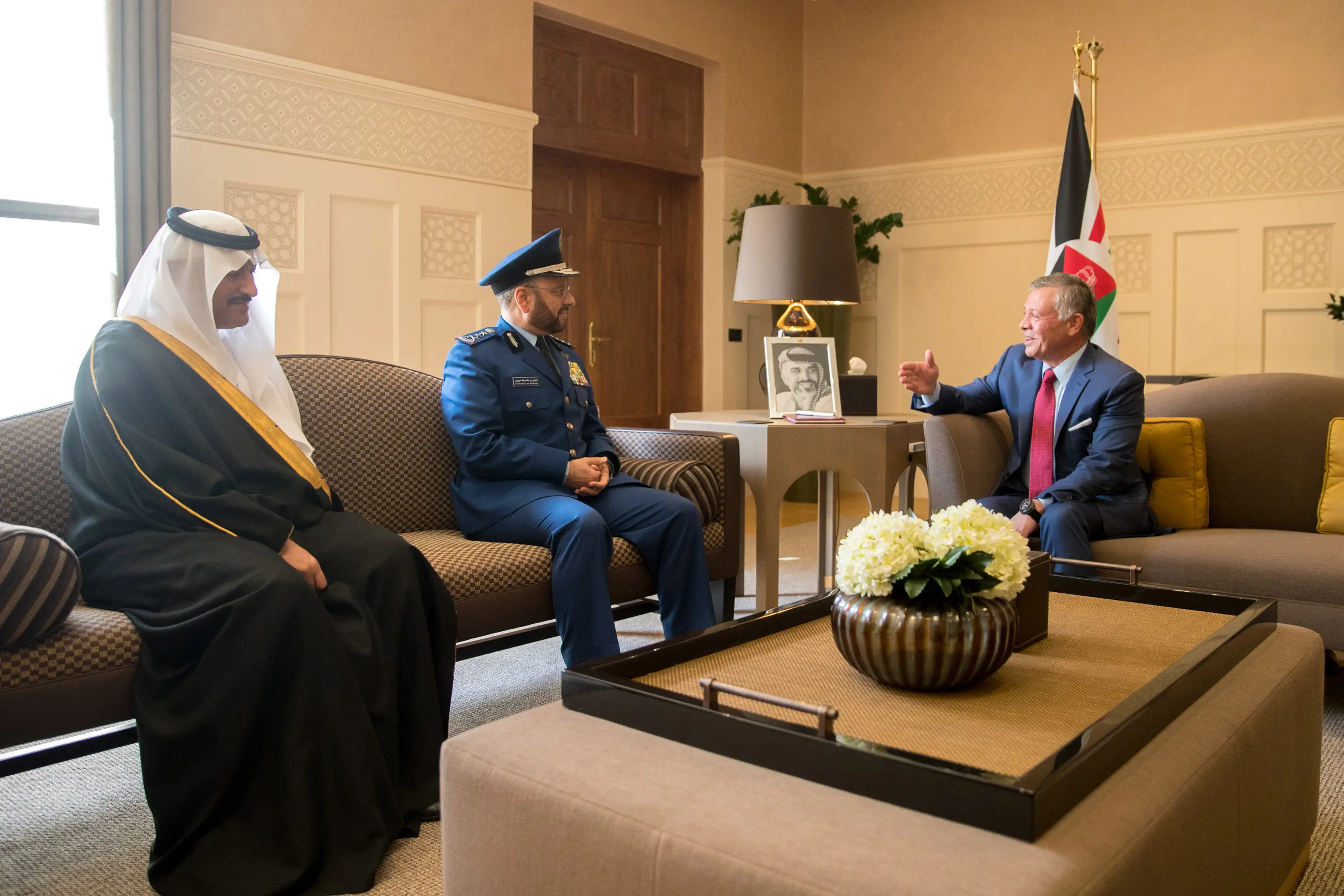 King receives chairman of general staff of Saudi army