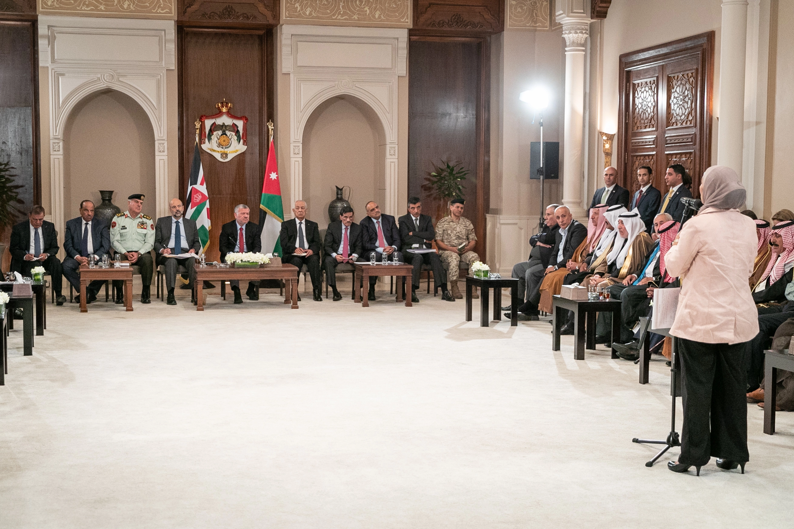 King meets Ajarmeh tribe representatives as part of Basman Forum meetings