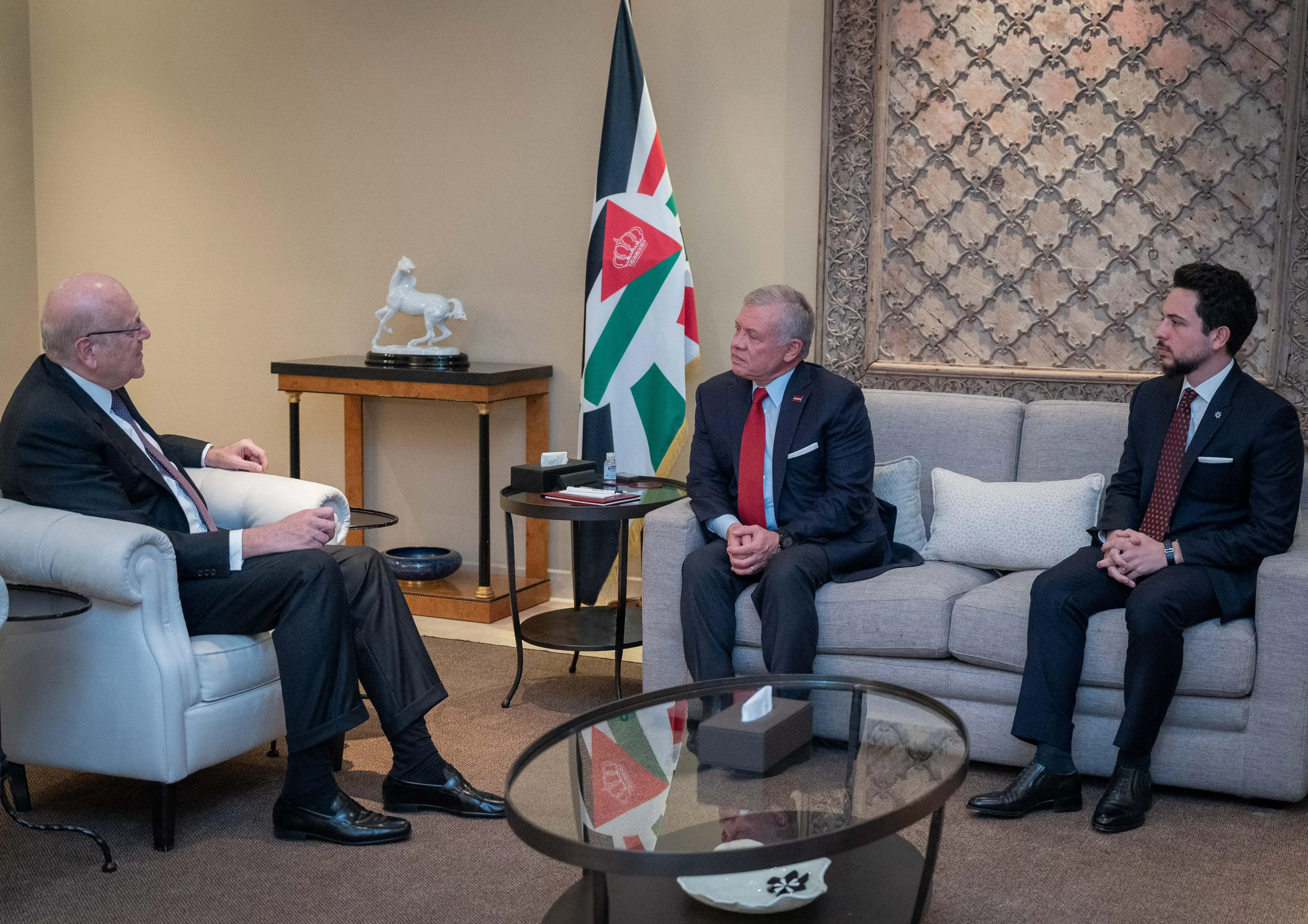 King, Mikati discuss dangerous situation in Gaza, stepping up international efforts to stop the war