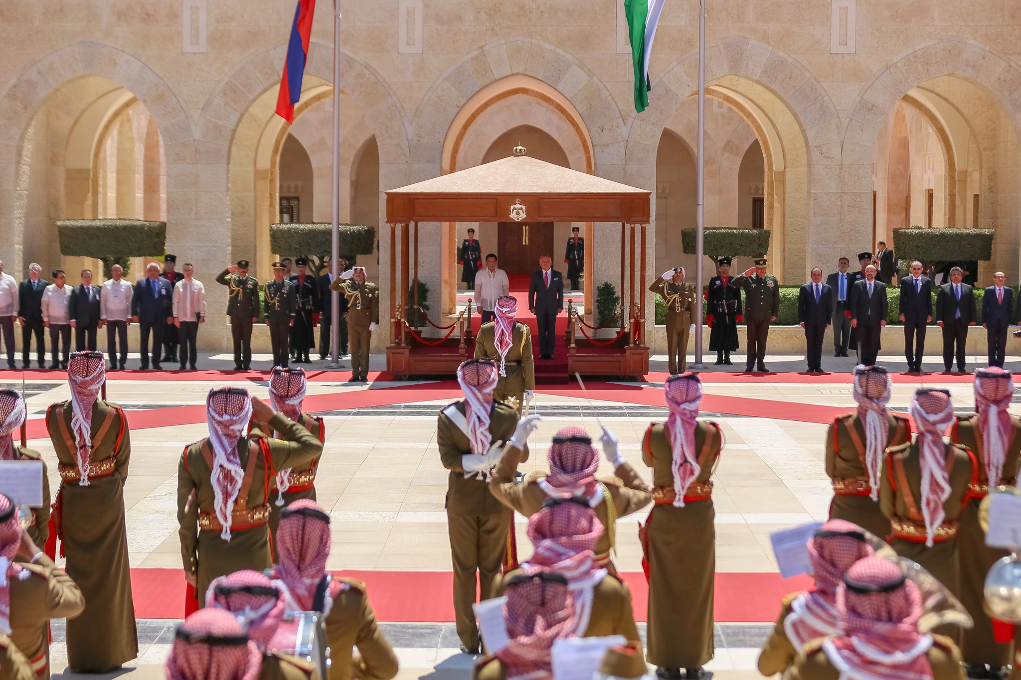 King, Philippine president hold talks at Al Husseiniya Palace