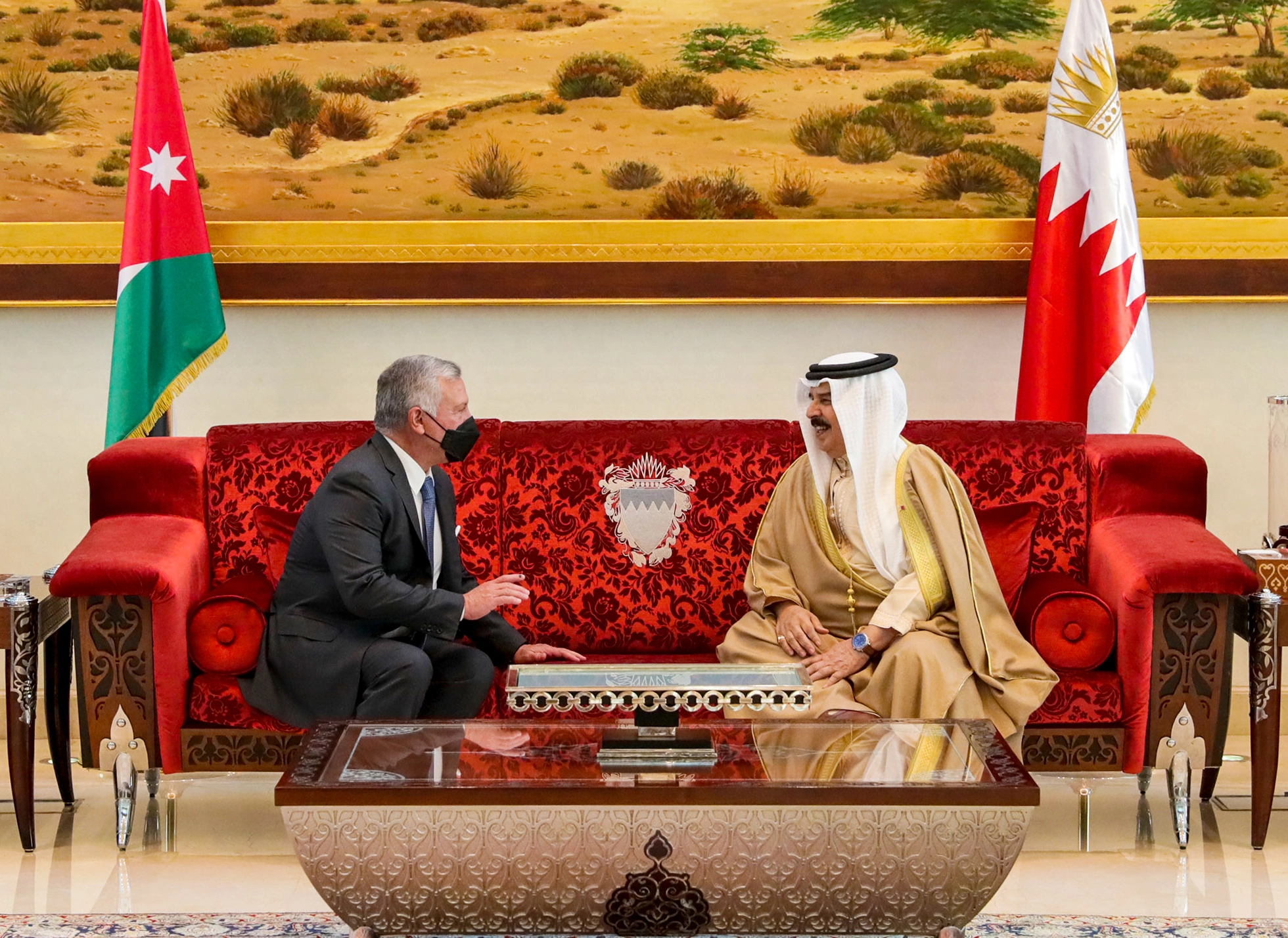 King arrives in Bahrain